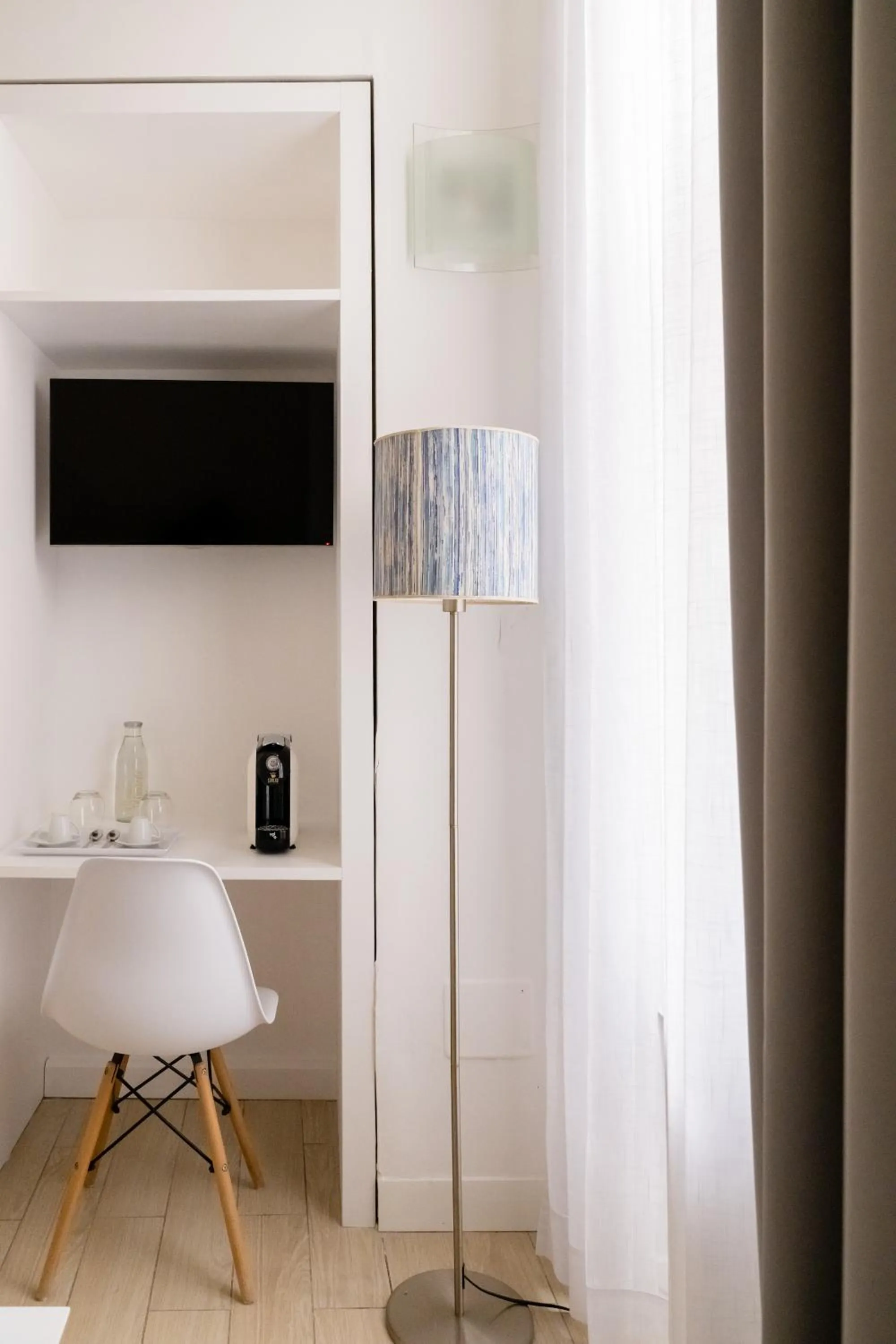 TV and multimedia in Palazzo Gargiulo Luxury Rooms & Suites