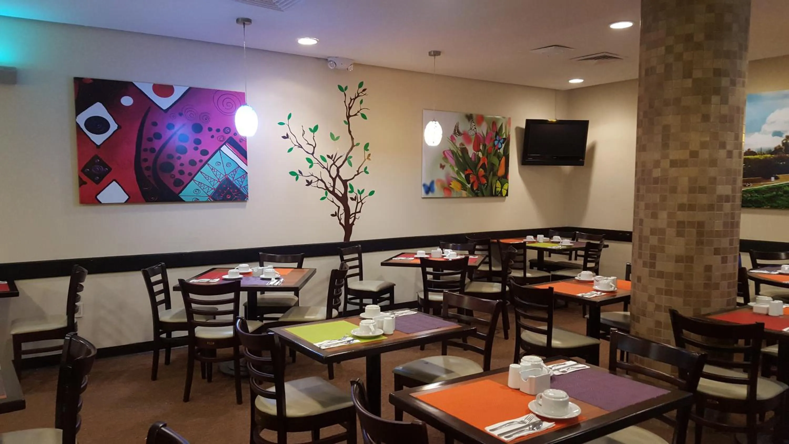 Restaurant/places to eat in HOTEL ValgrandE