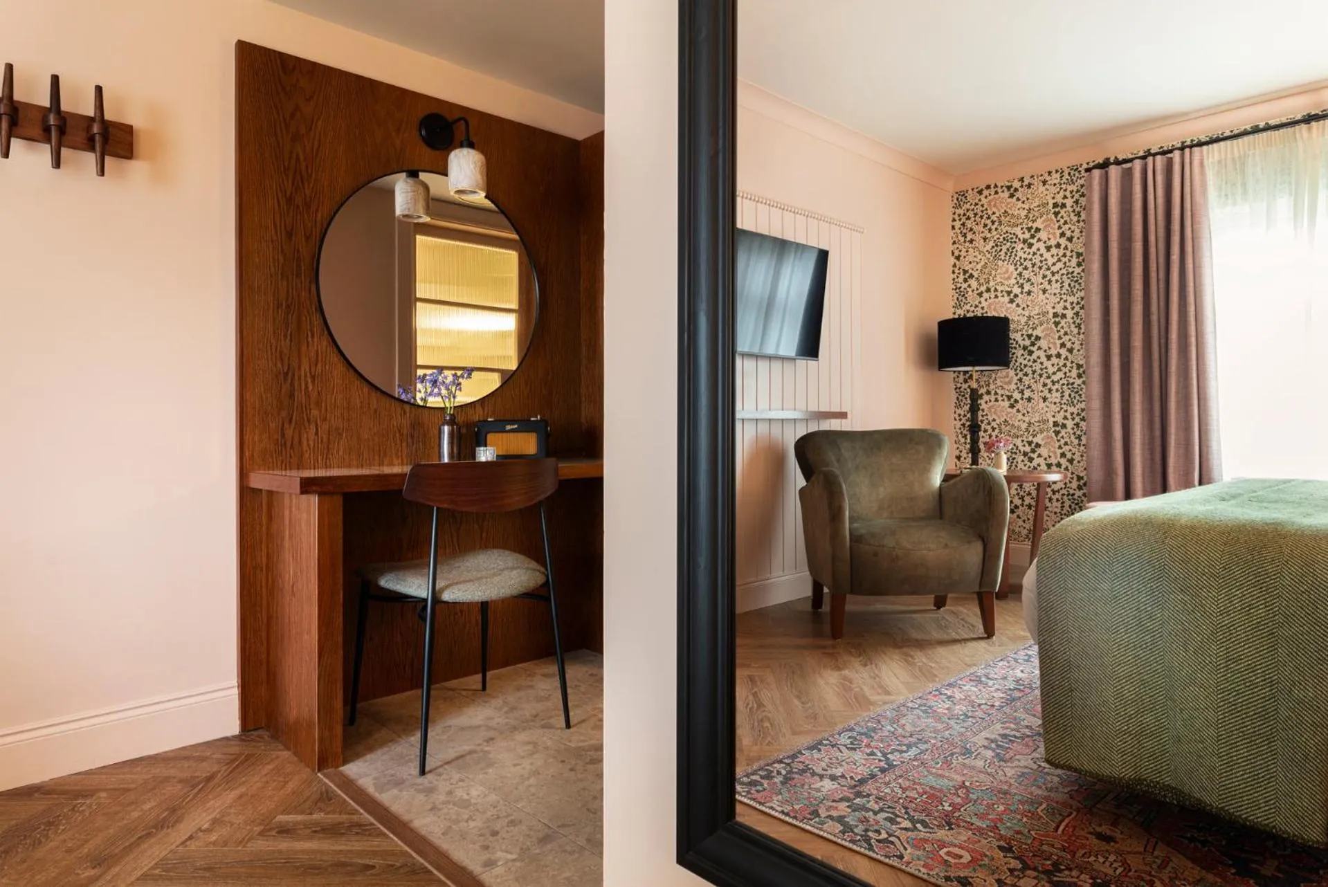 TV and multimedia in The Ashe Hotel