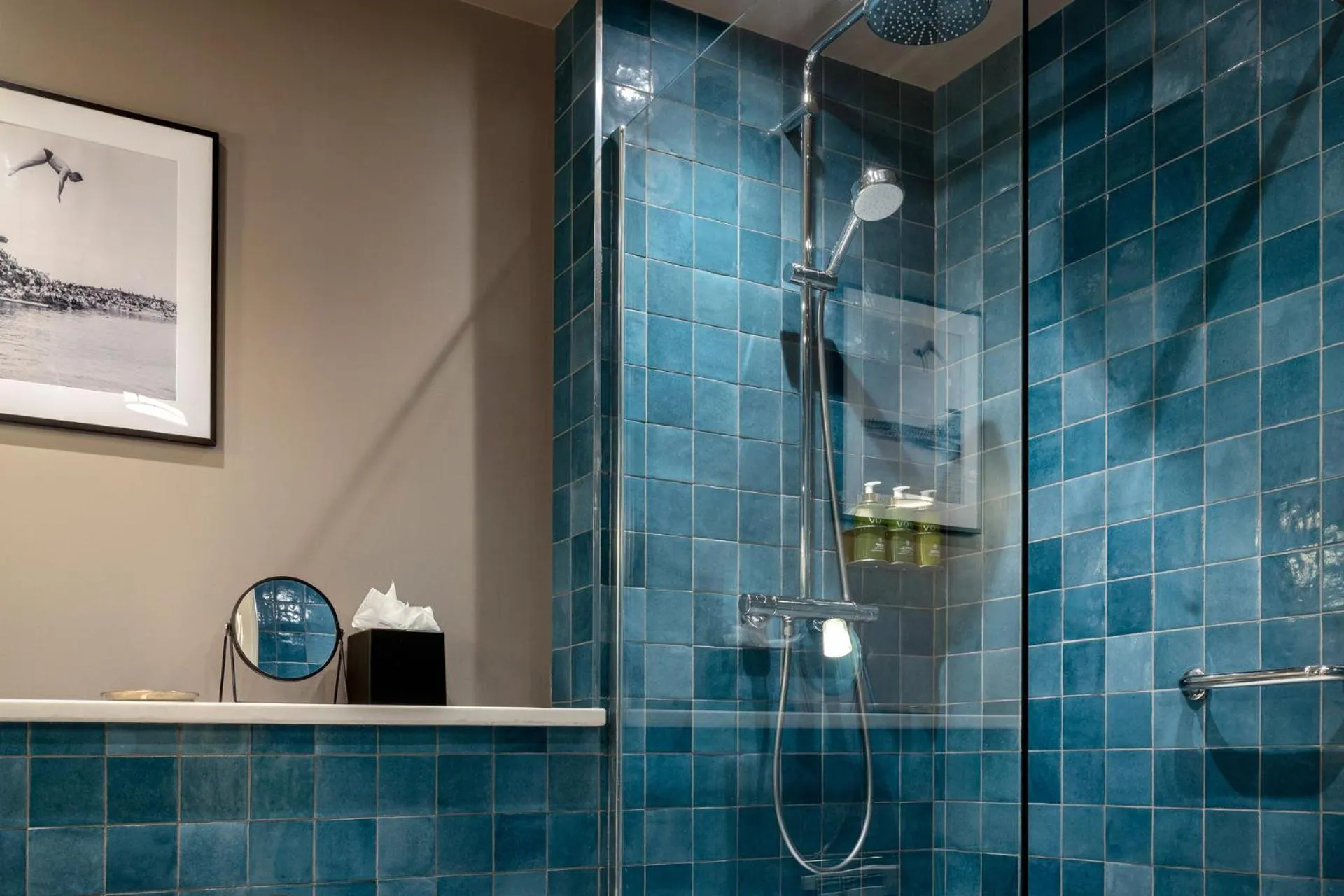 Shower in The Ashe Hotel