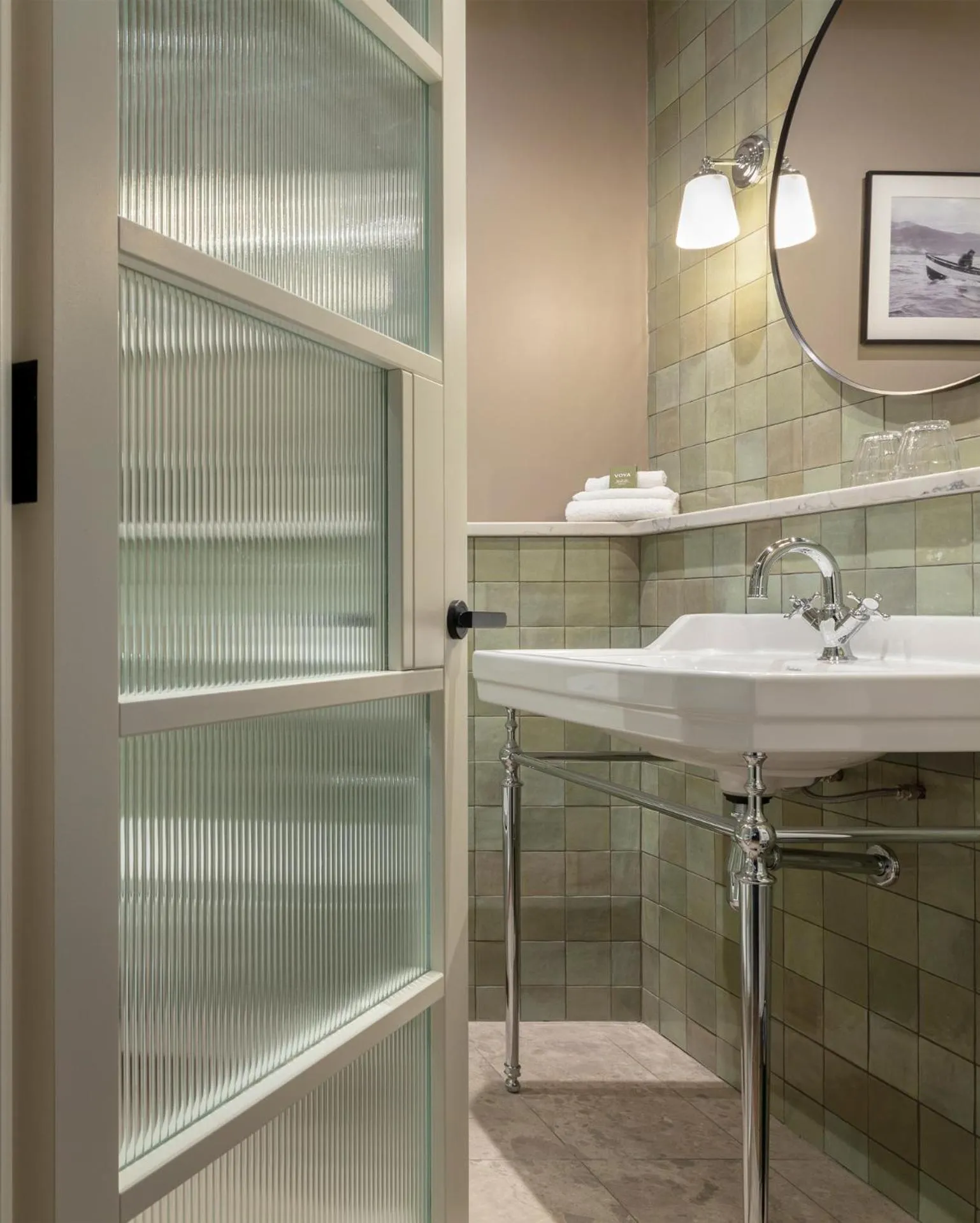 Shower in The Ashe Hotel