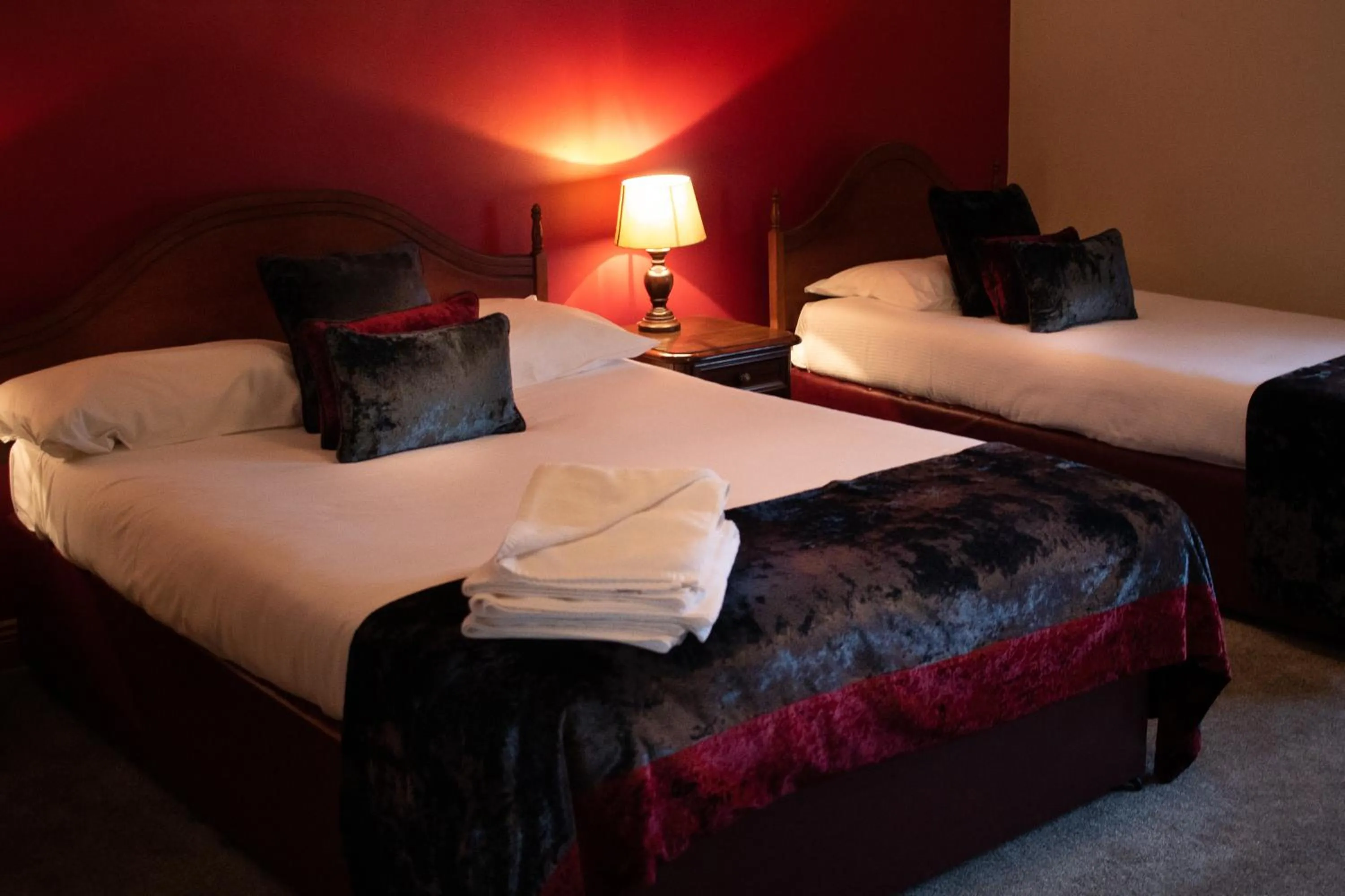 Bedroom, Bed in Bridge Hotel