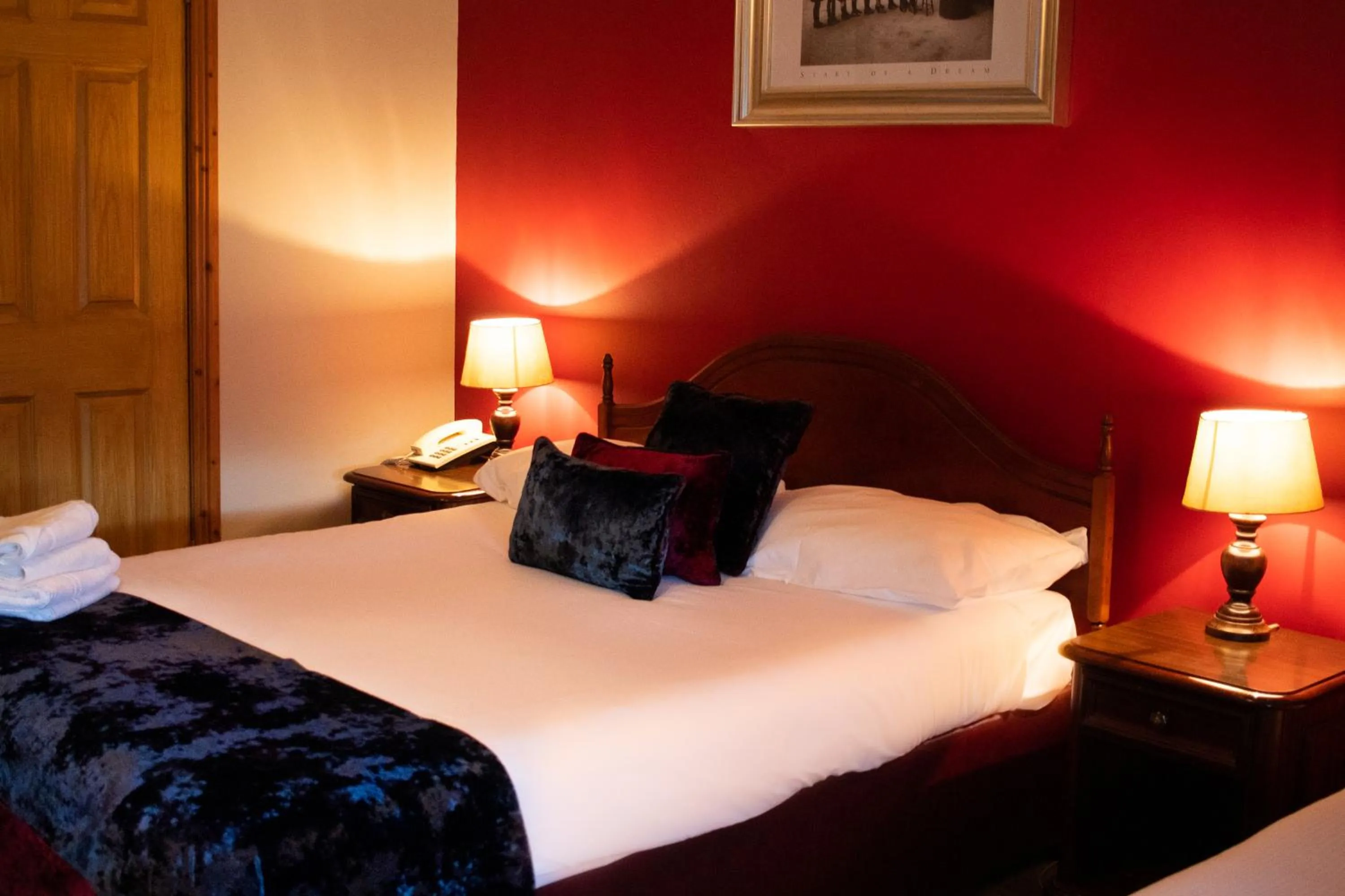 Bedroom, Bed in Bridge Hotel