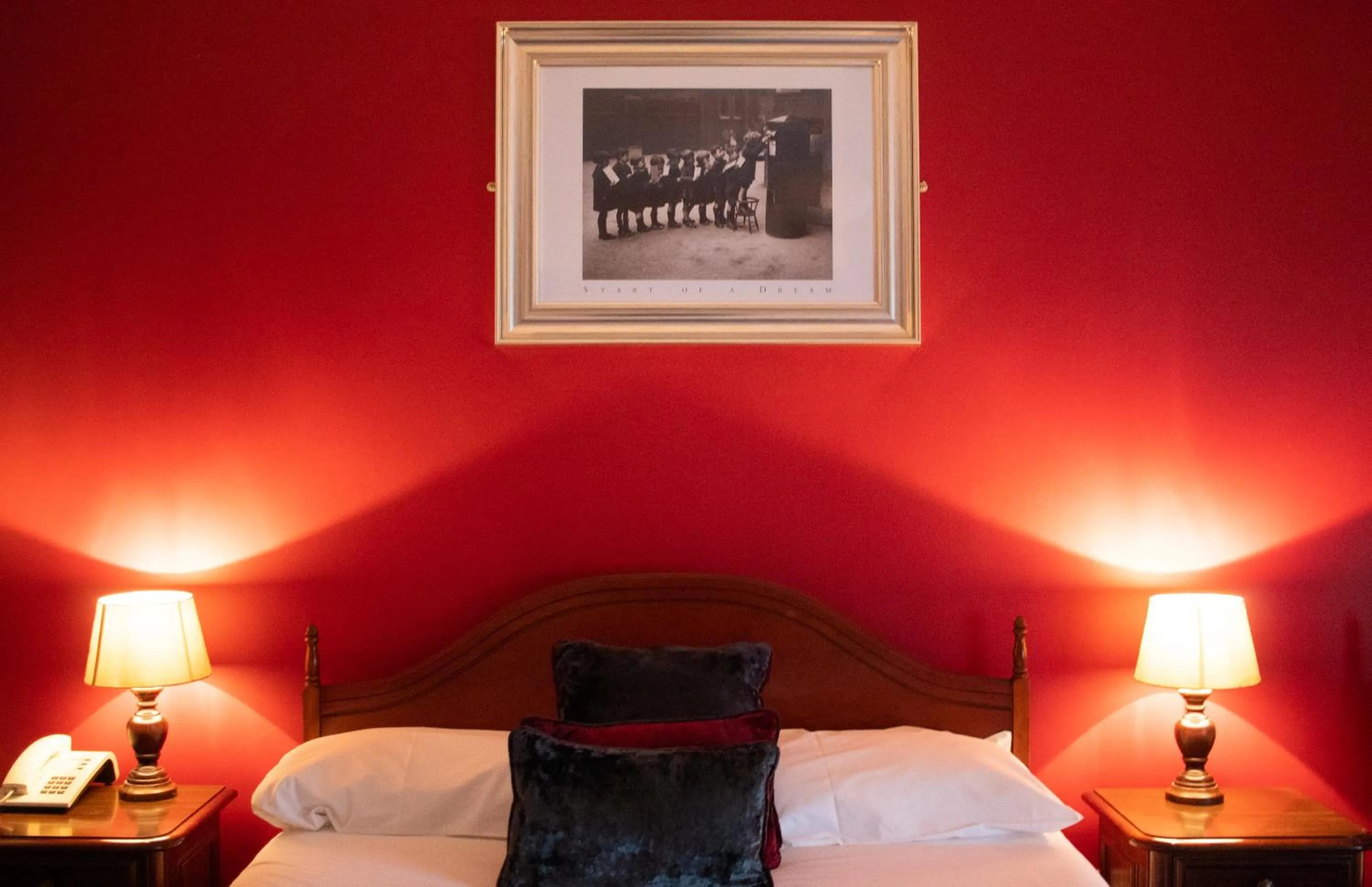 Bedroom, Bed in Bridge Hotel