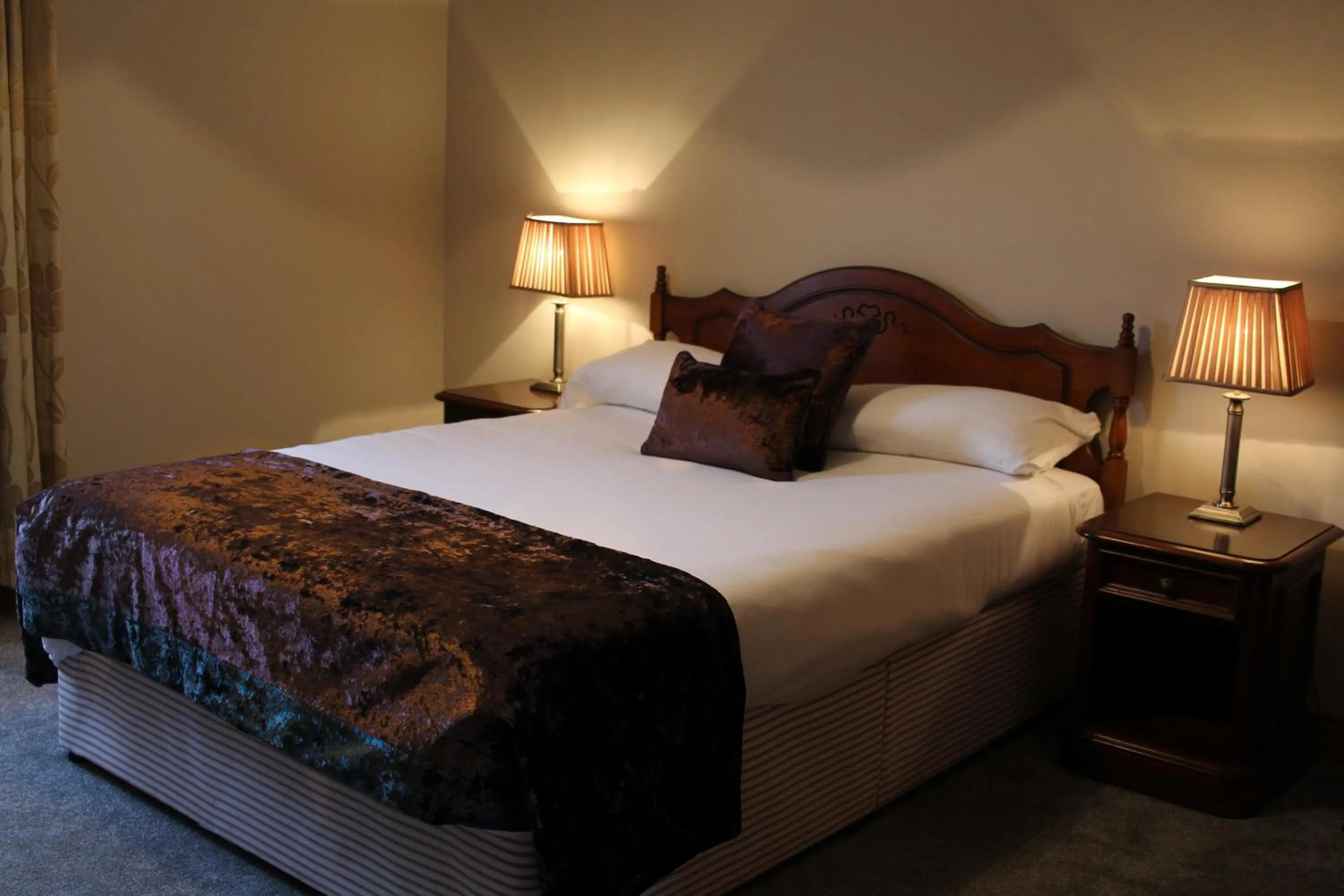 Bedroom, Bed in Bridge Hotel