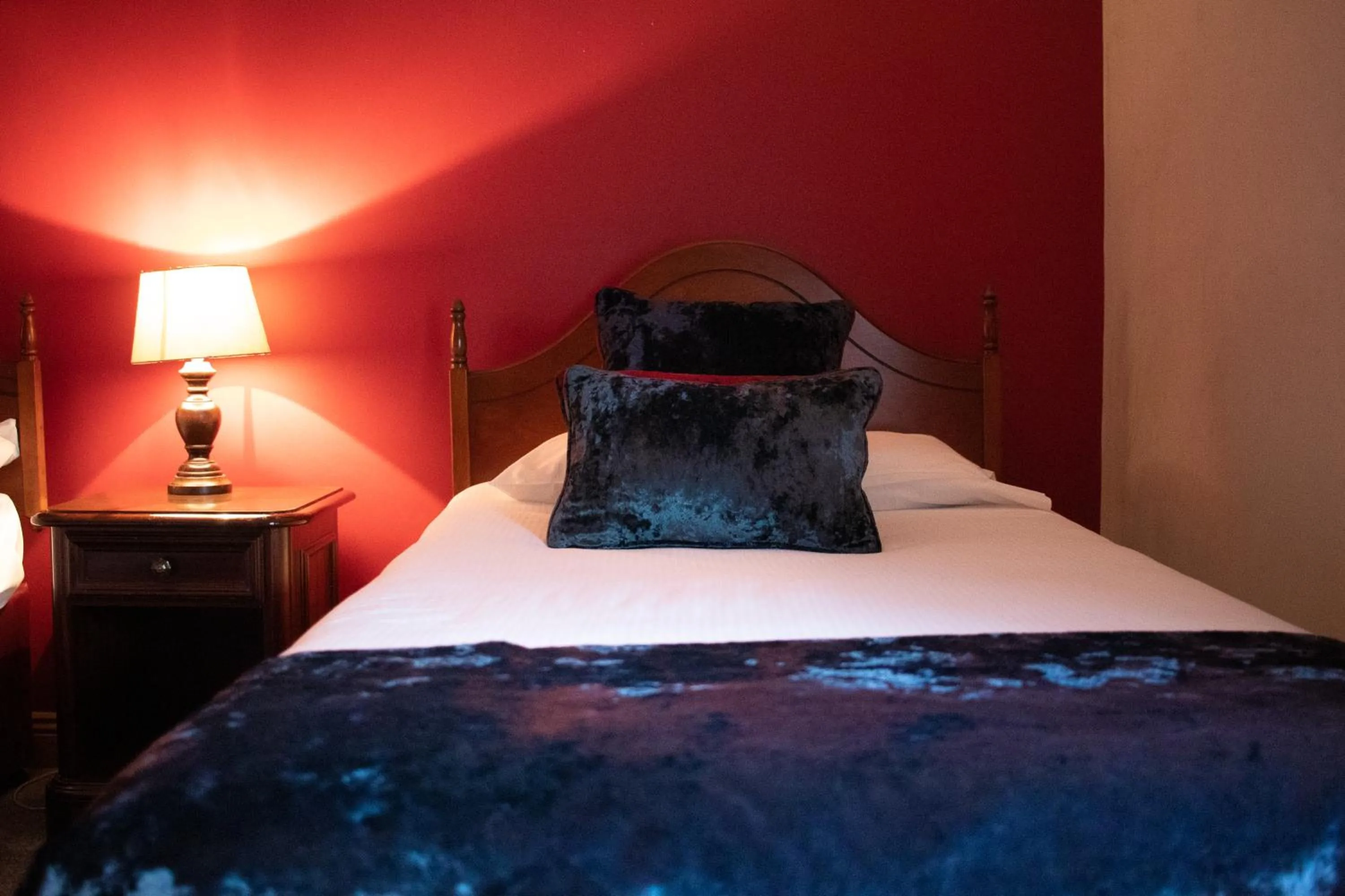 Bedroom, Bed in Bridge Hotel