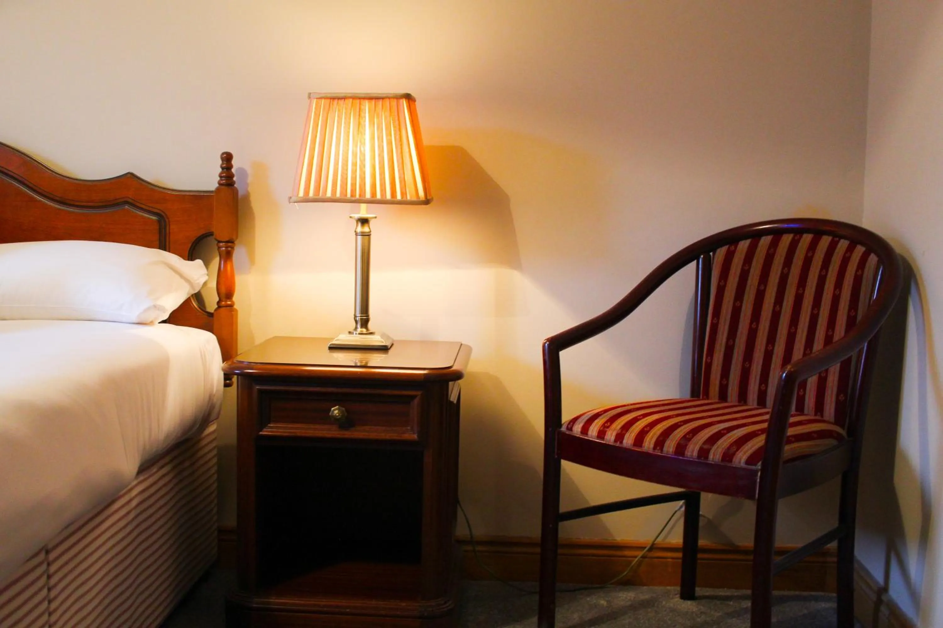 Bedroom, Bed in Bridge Hotel