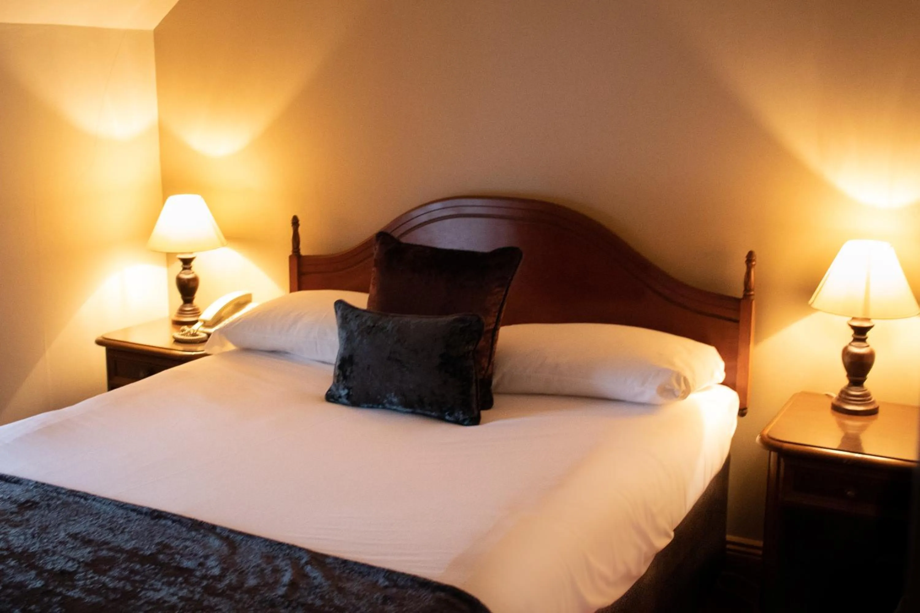 Bedroom, Bed in Bridge Hotel