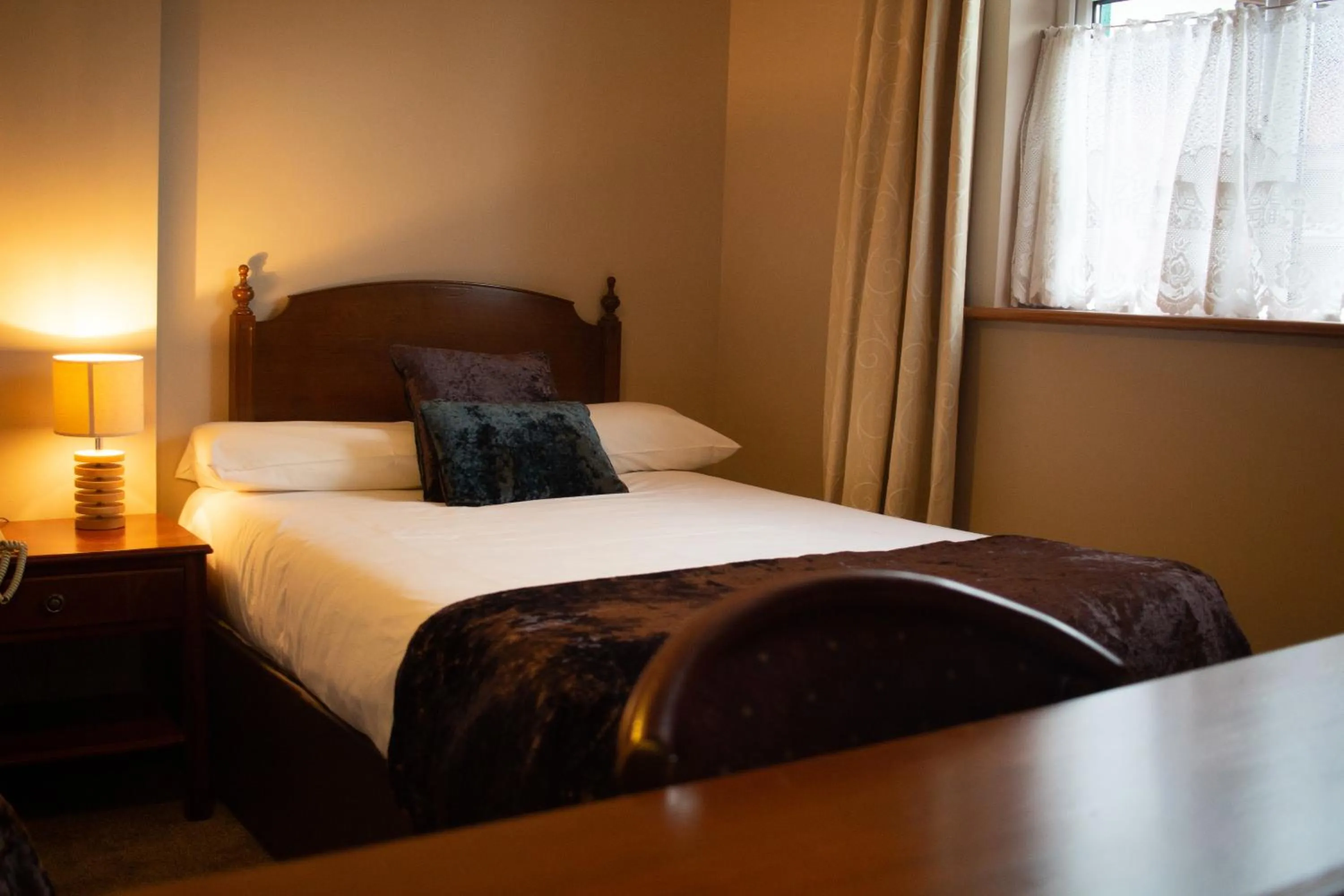 Bedroom, Bed in Bridge Hotel