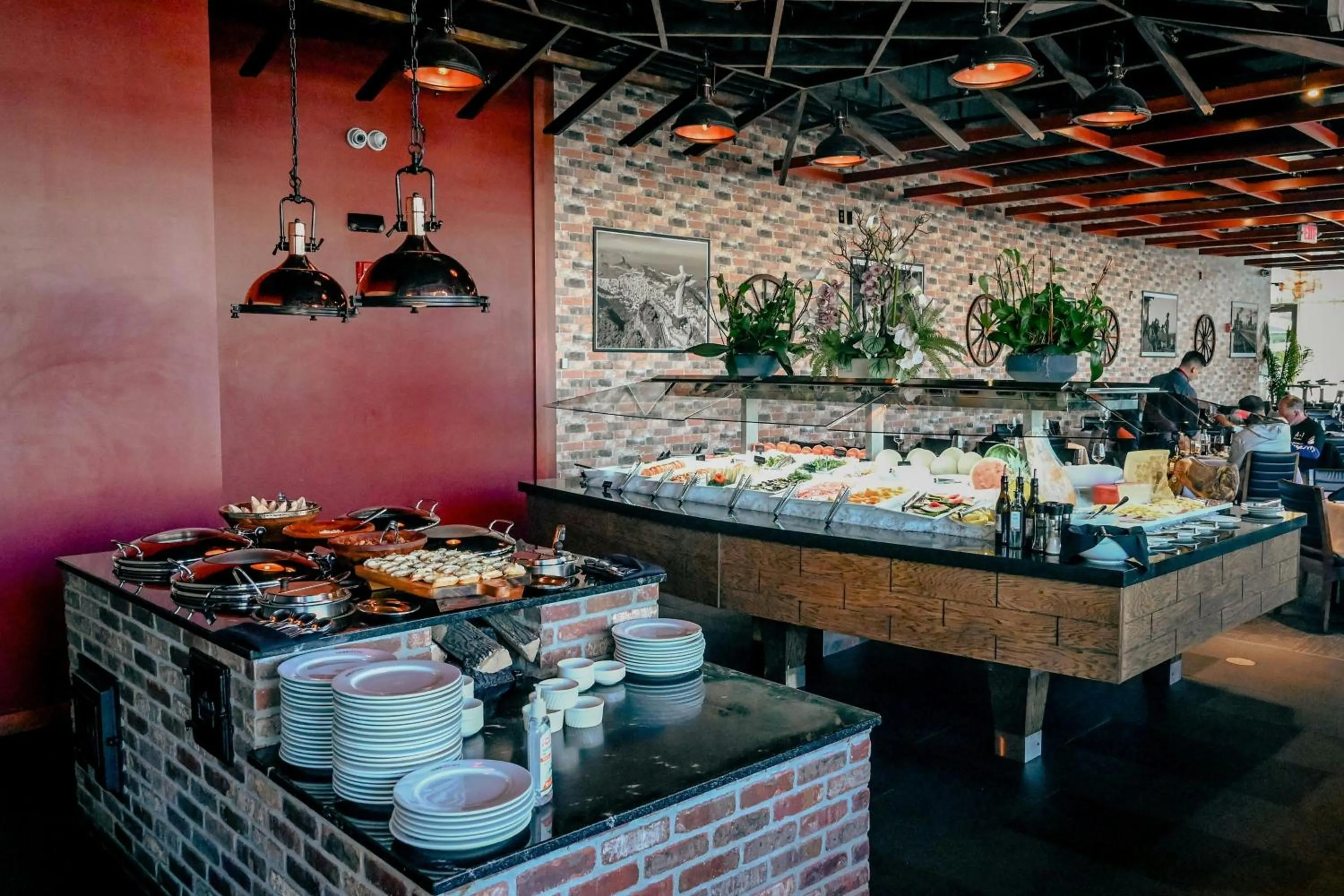 Restaurant/places to eat in Aloft Boston Seaport District