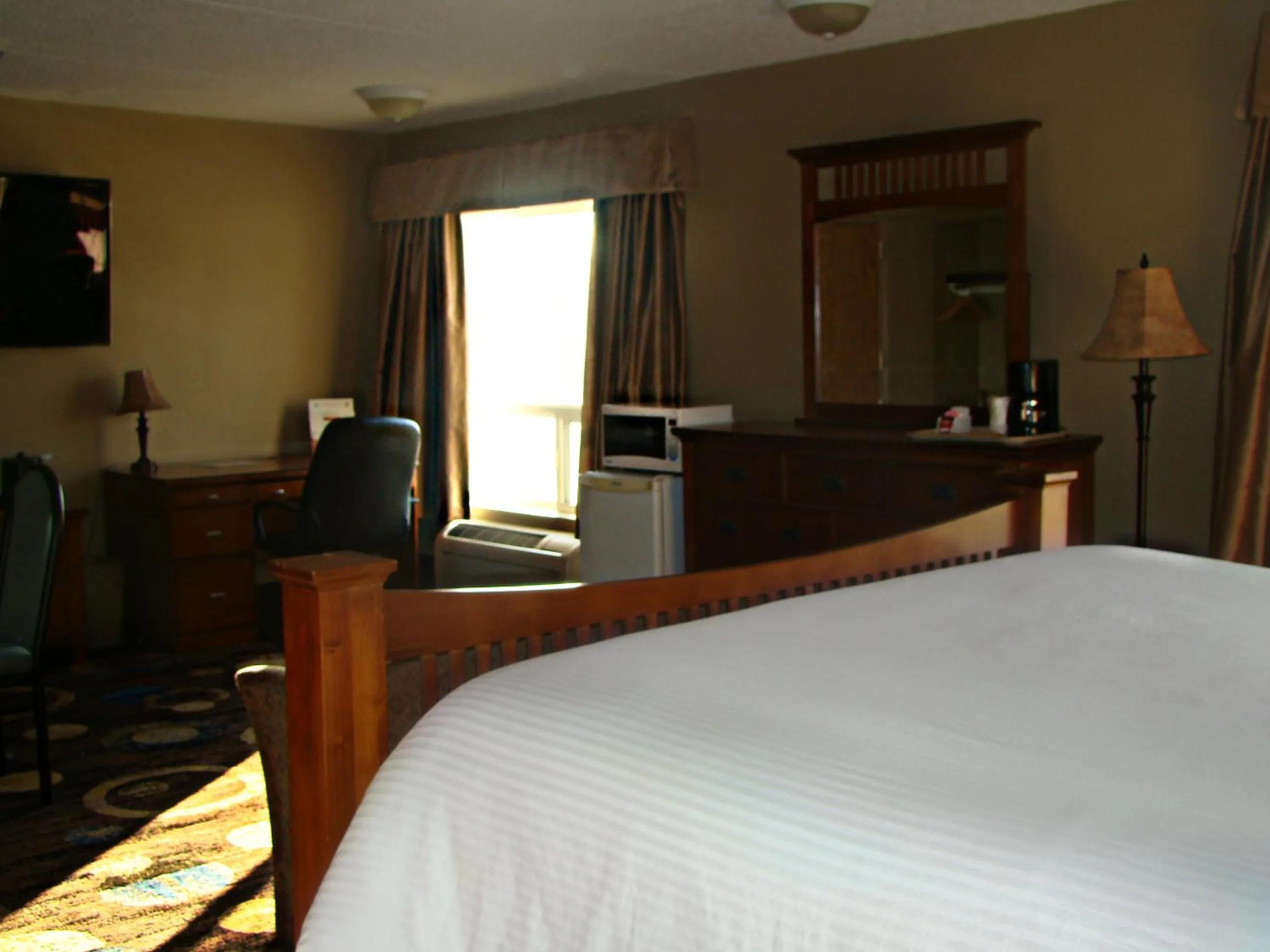 Bed in Stonebridge Hotel