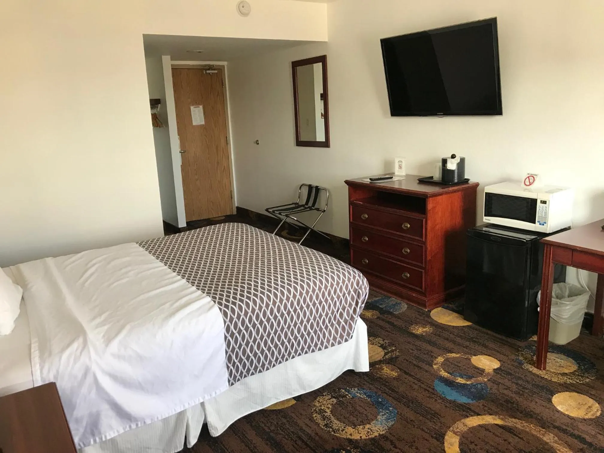 Bed in Stonebridge Hotel