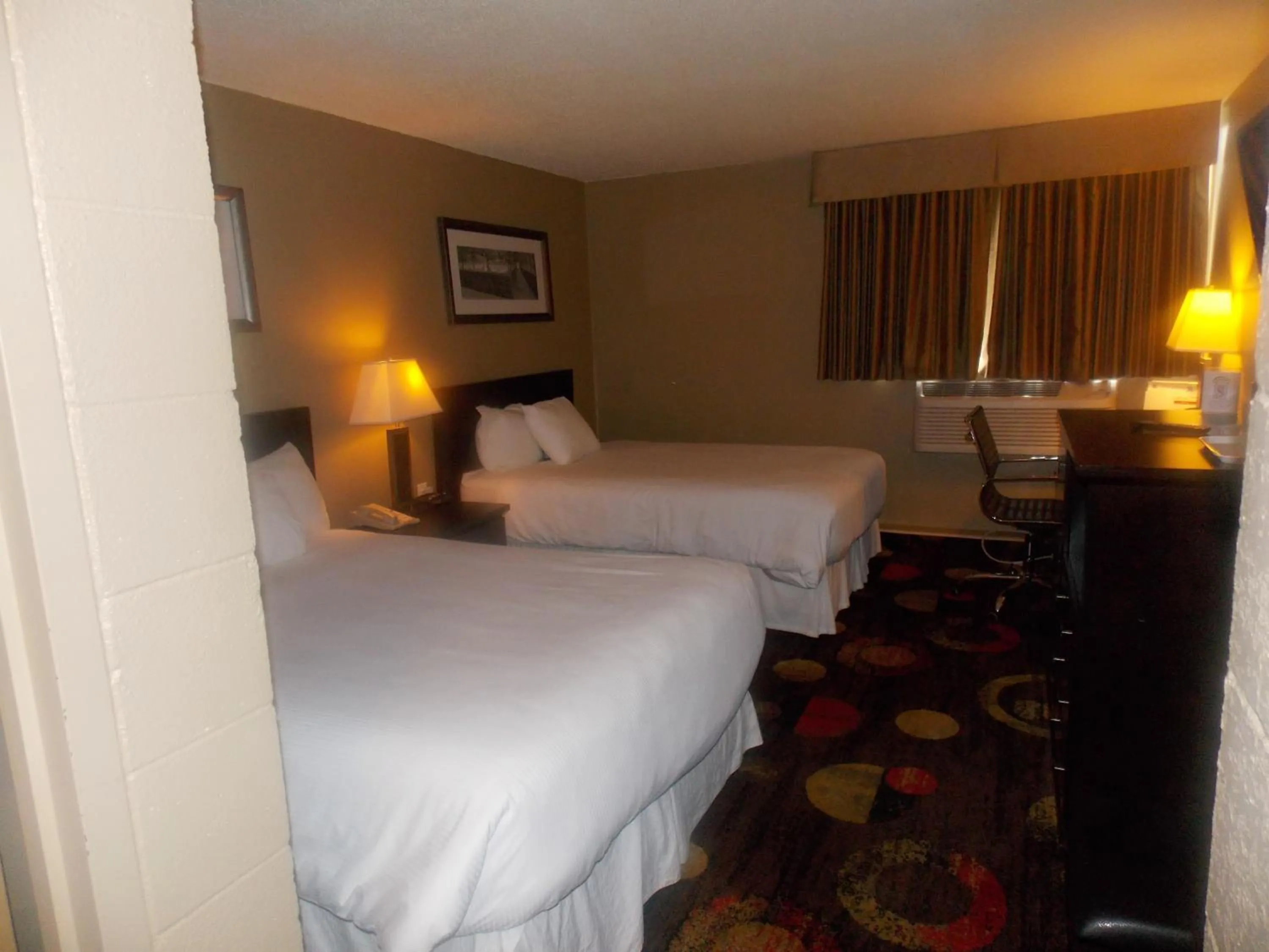 Bed in Stonebridge Hotel