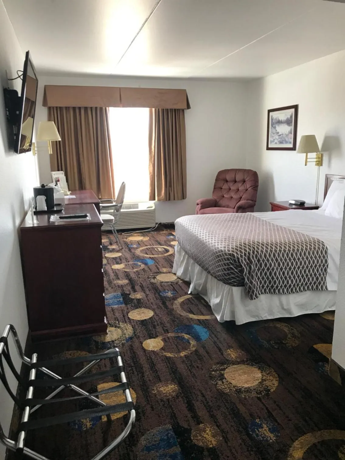 Bed in Stonebridge Hotel