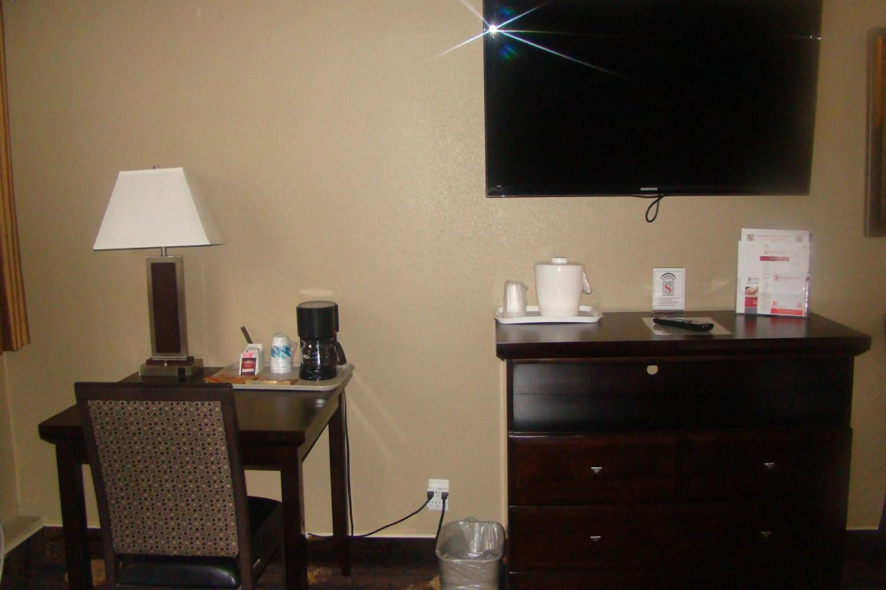 TV and multimedia in Stonebridge Hotel