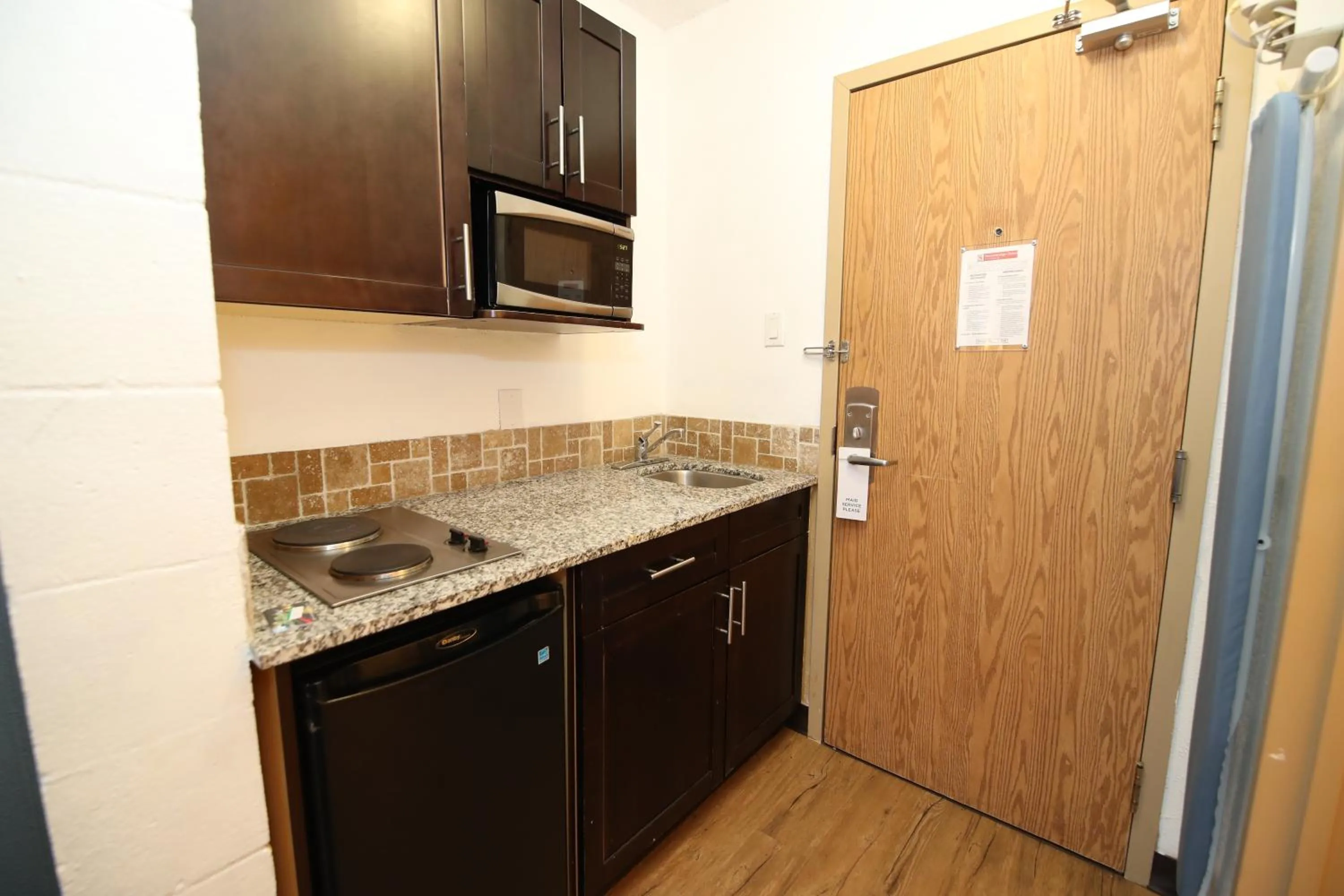 Kitchen or kitchenette in Stonebridge Hotel