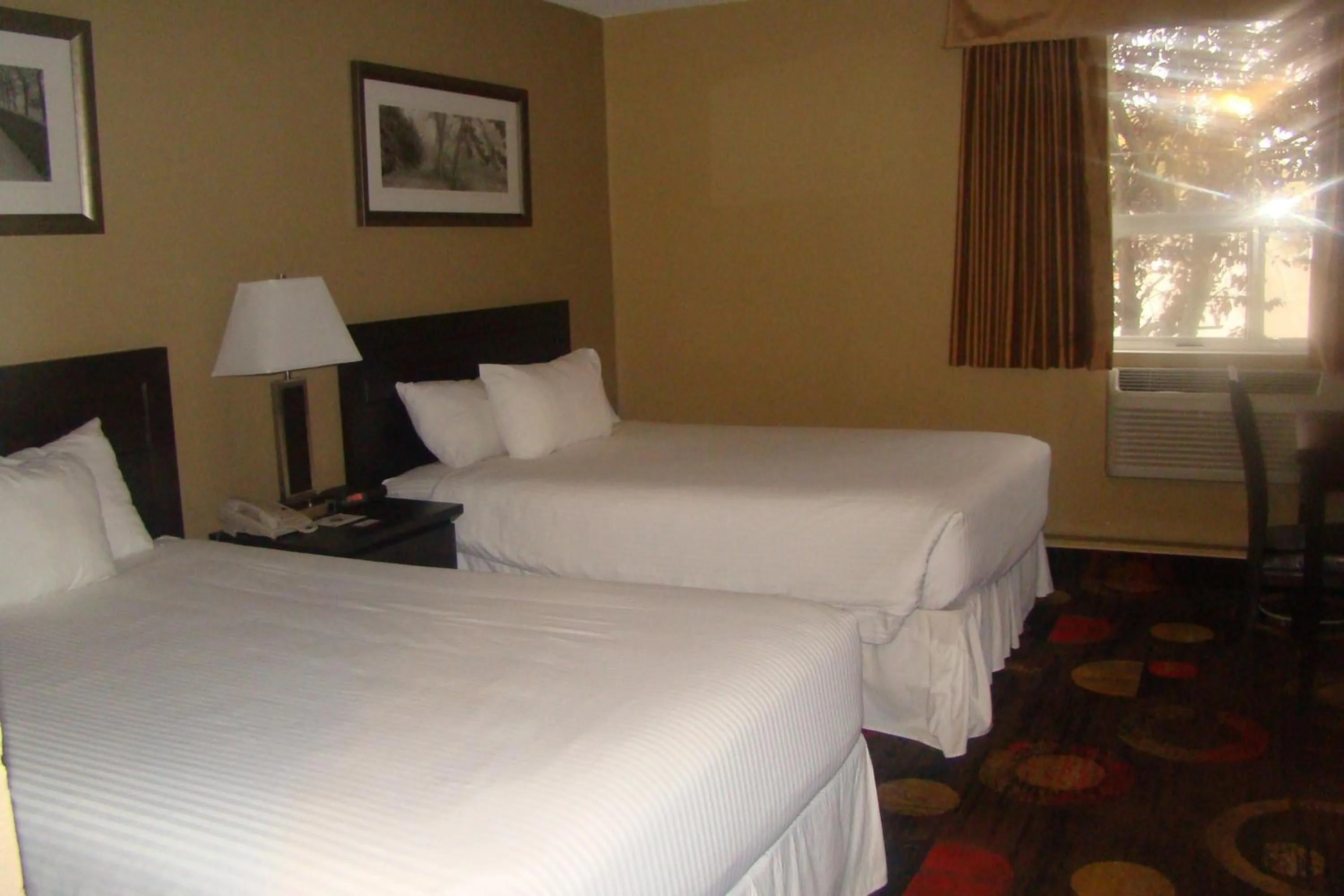 Bedroom, Bed in Stonebridge Hotel