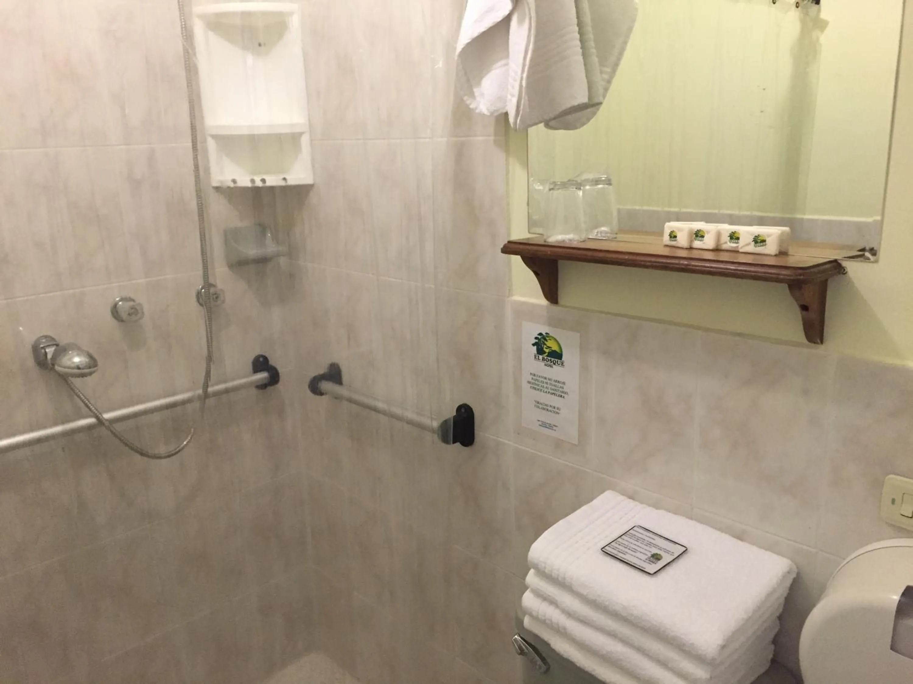 Shower in Hotel El Bosque