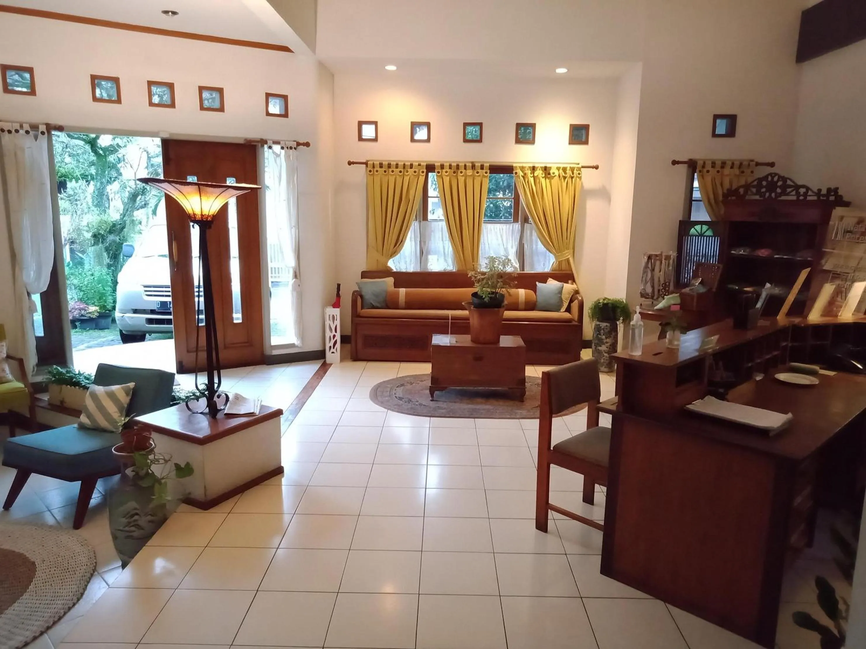 Rumah Asri Bed And Breakfast