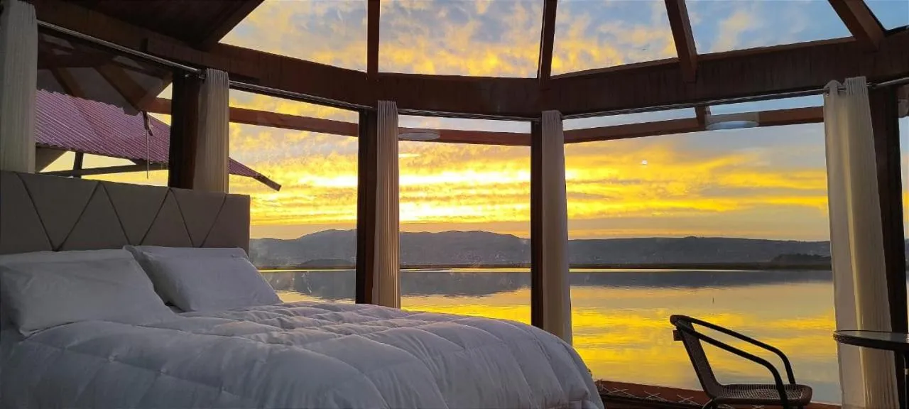 Sunset, Bed in Titicaca Atrion Uros