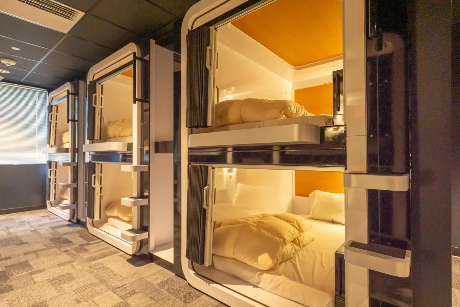 Bed in First Cabin International Hawaii