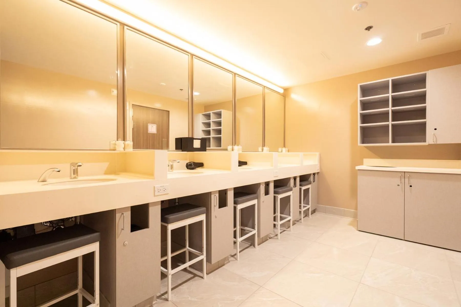 First Cabin International Hawaii