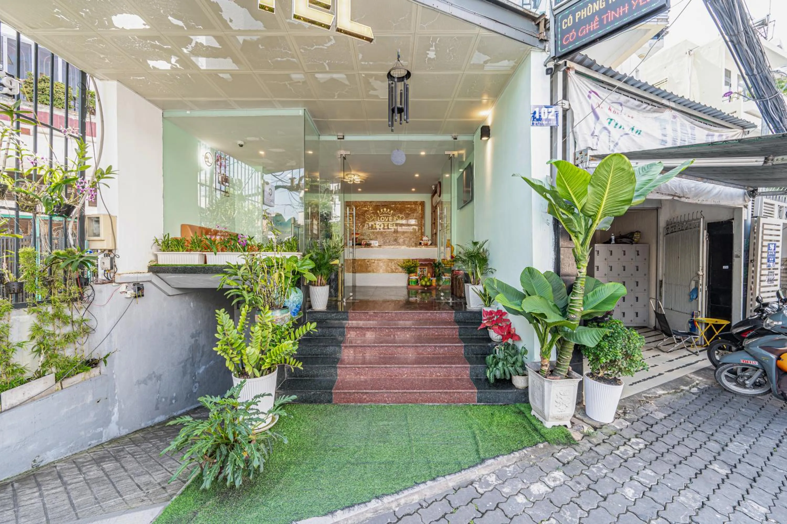 Facade/entrance in Cozrum - Love Hotel Trần Thị Nghỉ