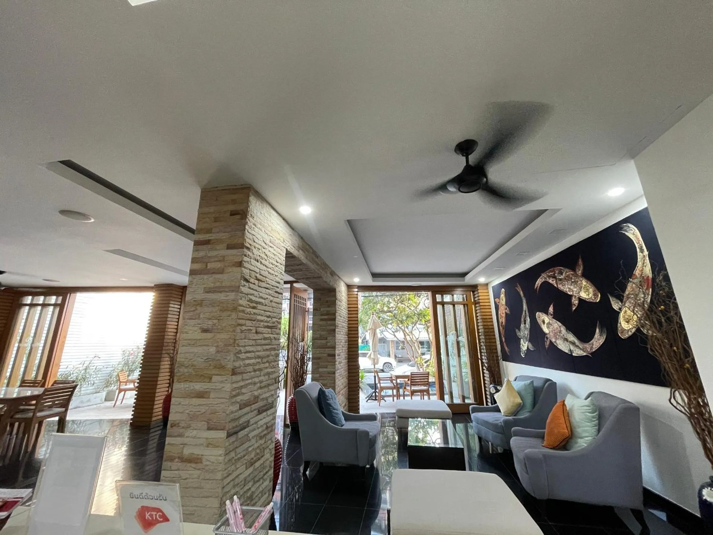 Communal lounge/ TV room in My PLACE HUA-HIN HOTEL