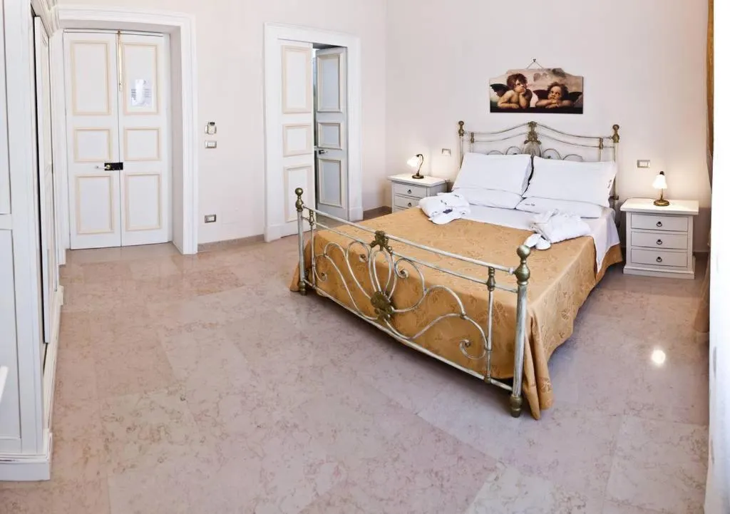 Standard King Room - single occupancy in Palazzo Volta Boutique Luxury B&B