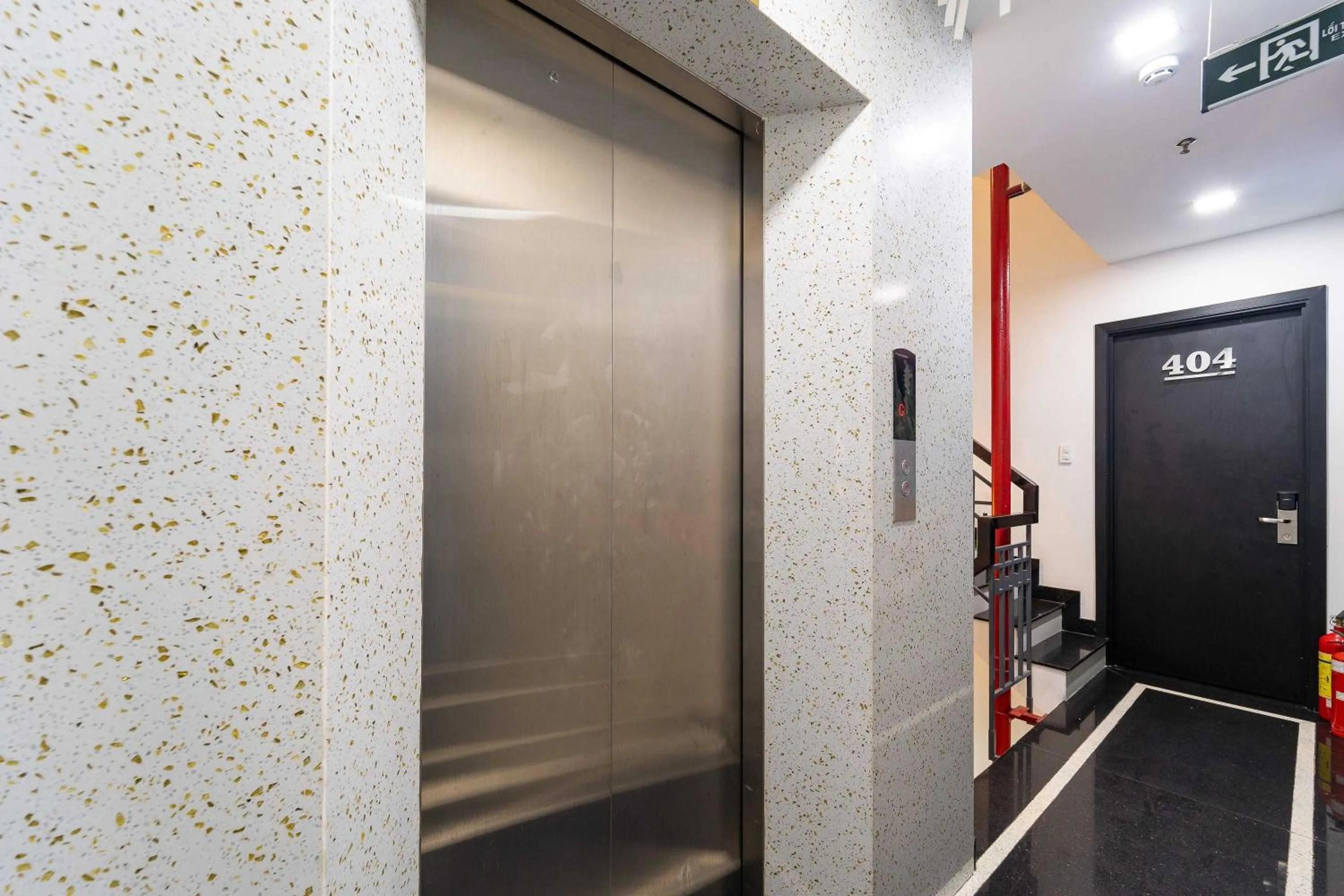 elevator in Collection O Havana Airport Hotel