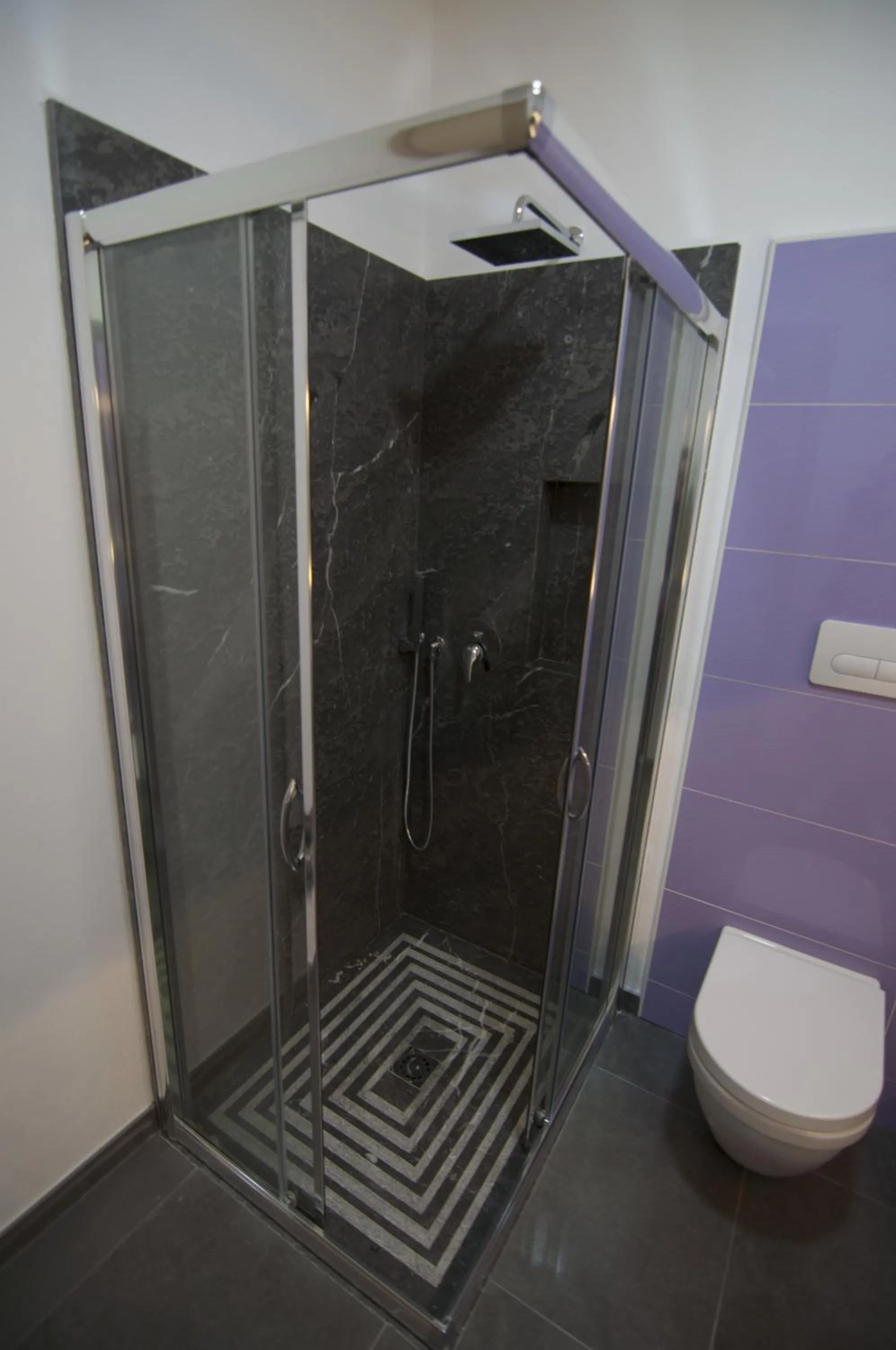 Shower in Villa Cerniglia Plus