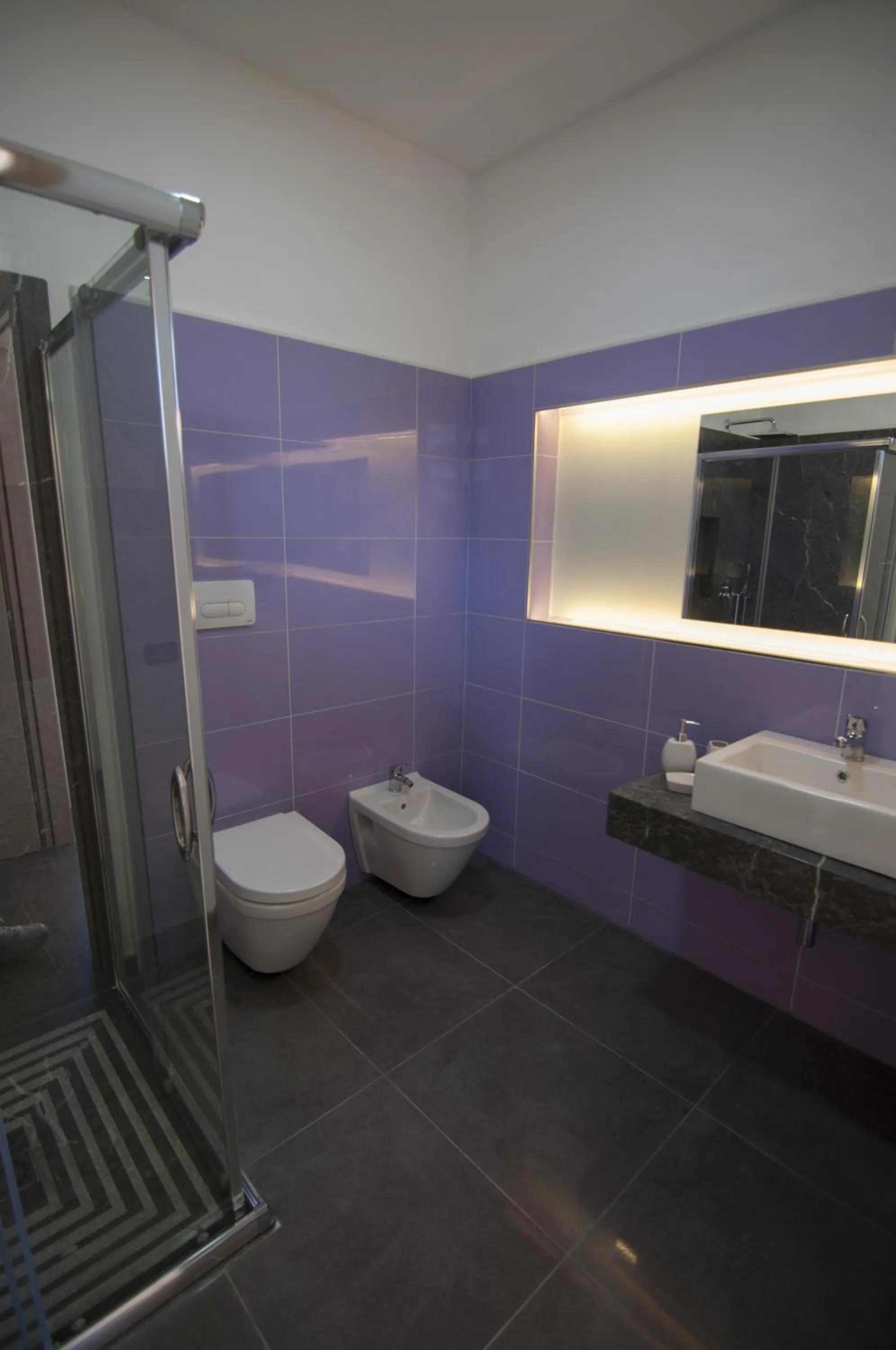 Shower in Villa Cerniglia Plus