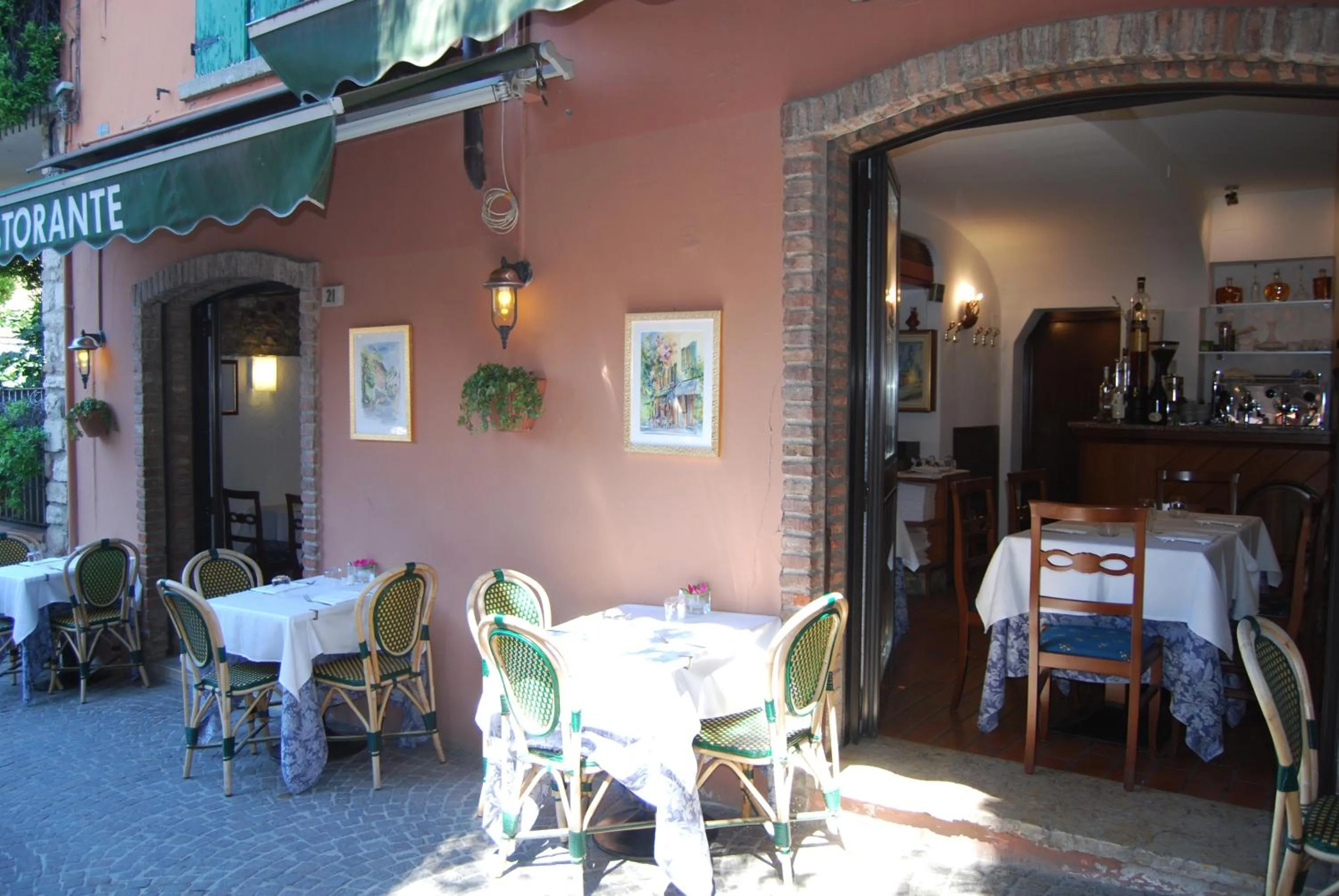 Restaurant/places to eat in Appartamenti Corneliani
