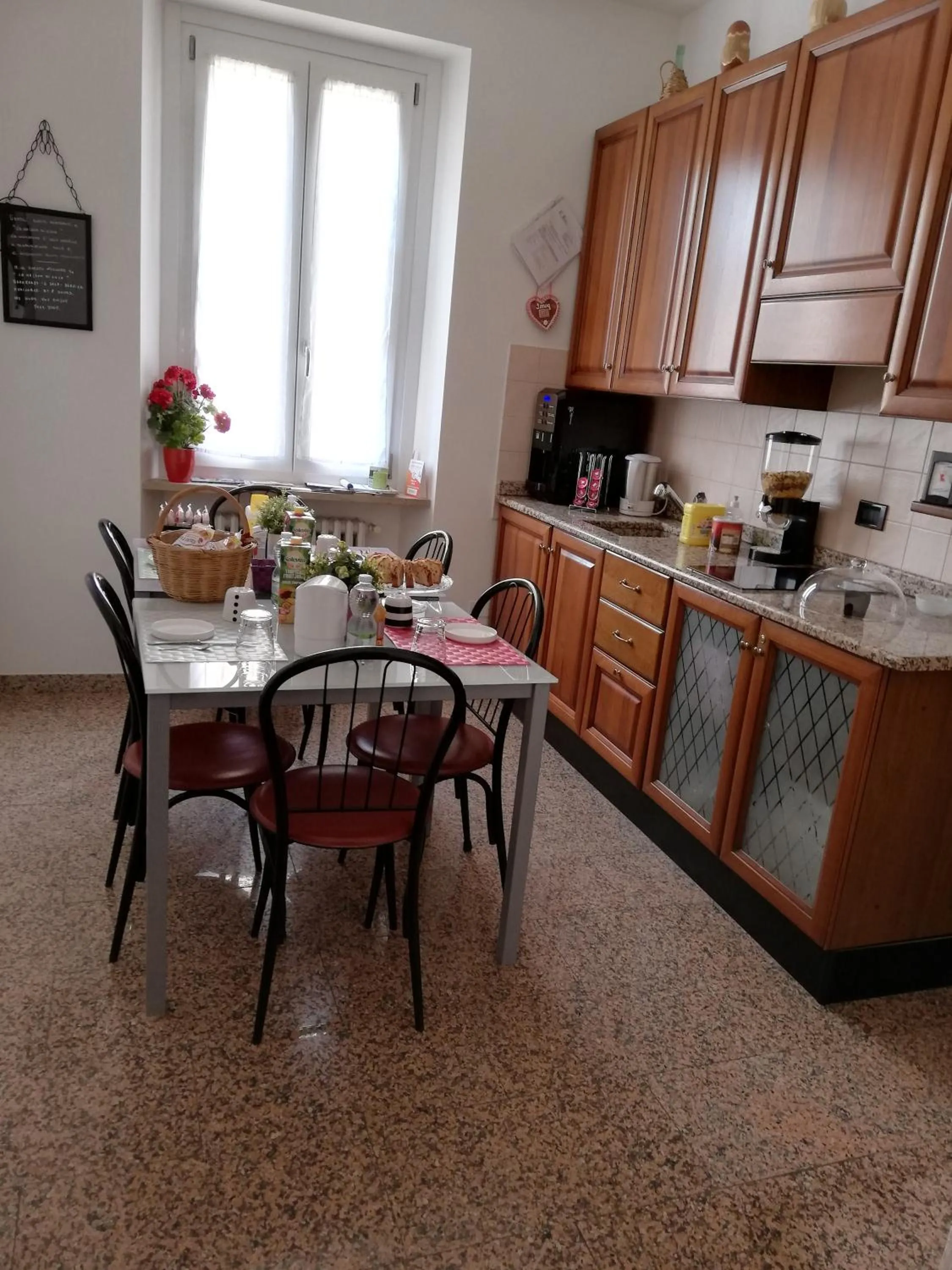 Communal kitchen in La Maison di Luca