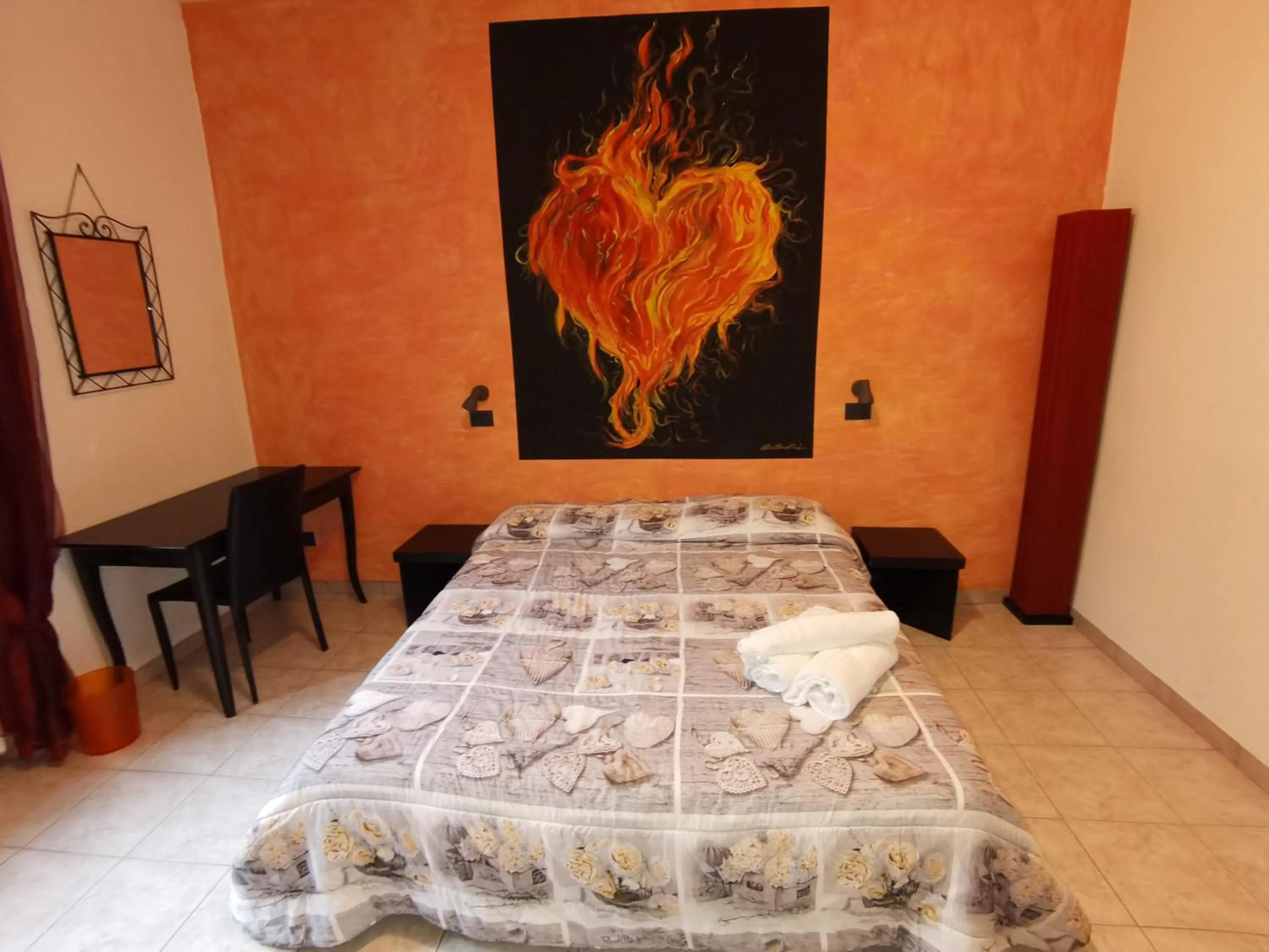 Property building, Bed in La Maison di Luca