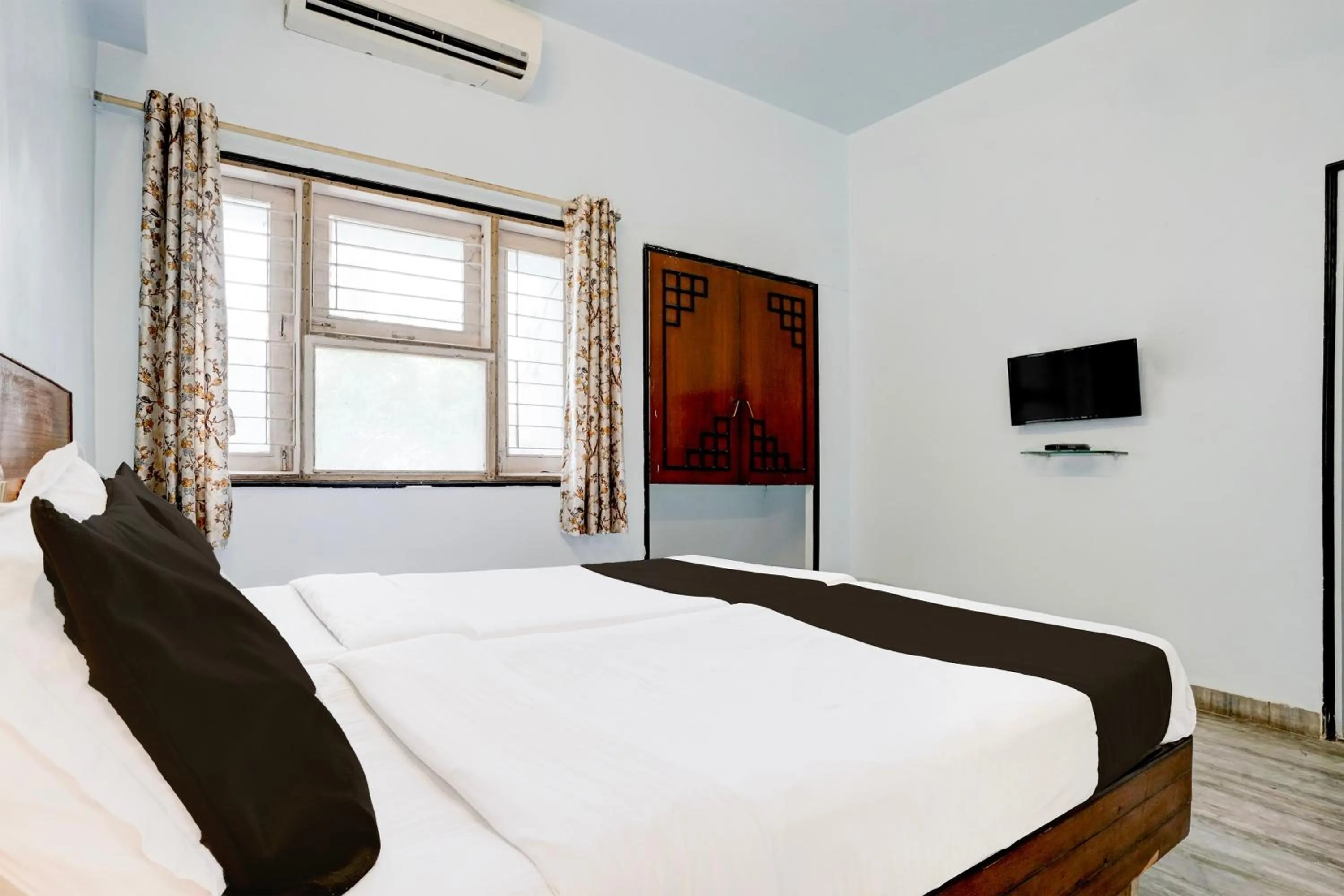 Bedroom, Bed in Hotel O Padampura Near Railway Station