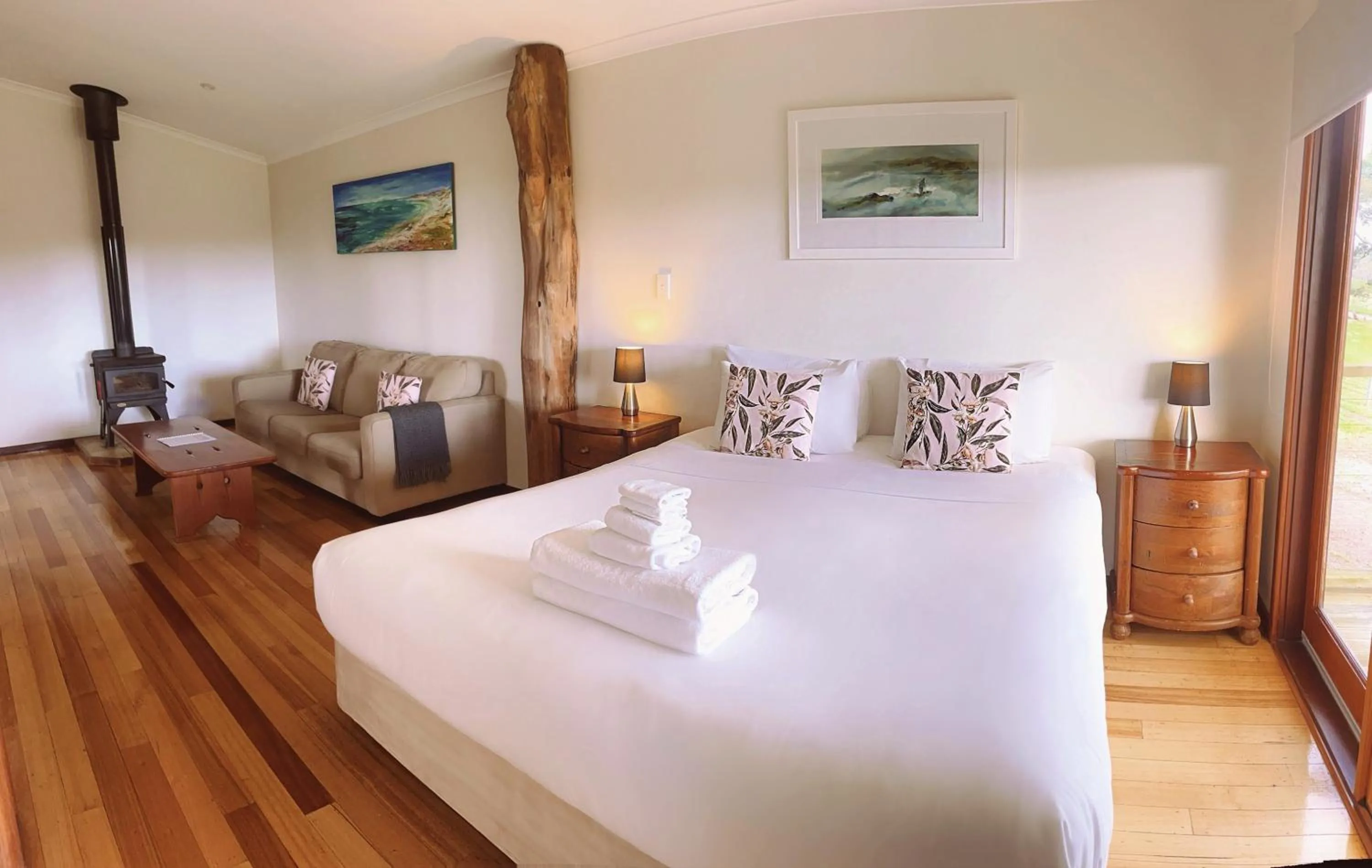 Lounge or bar, Bed in Wildwood Valley