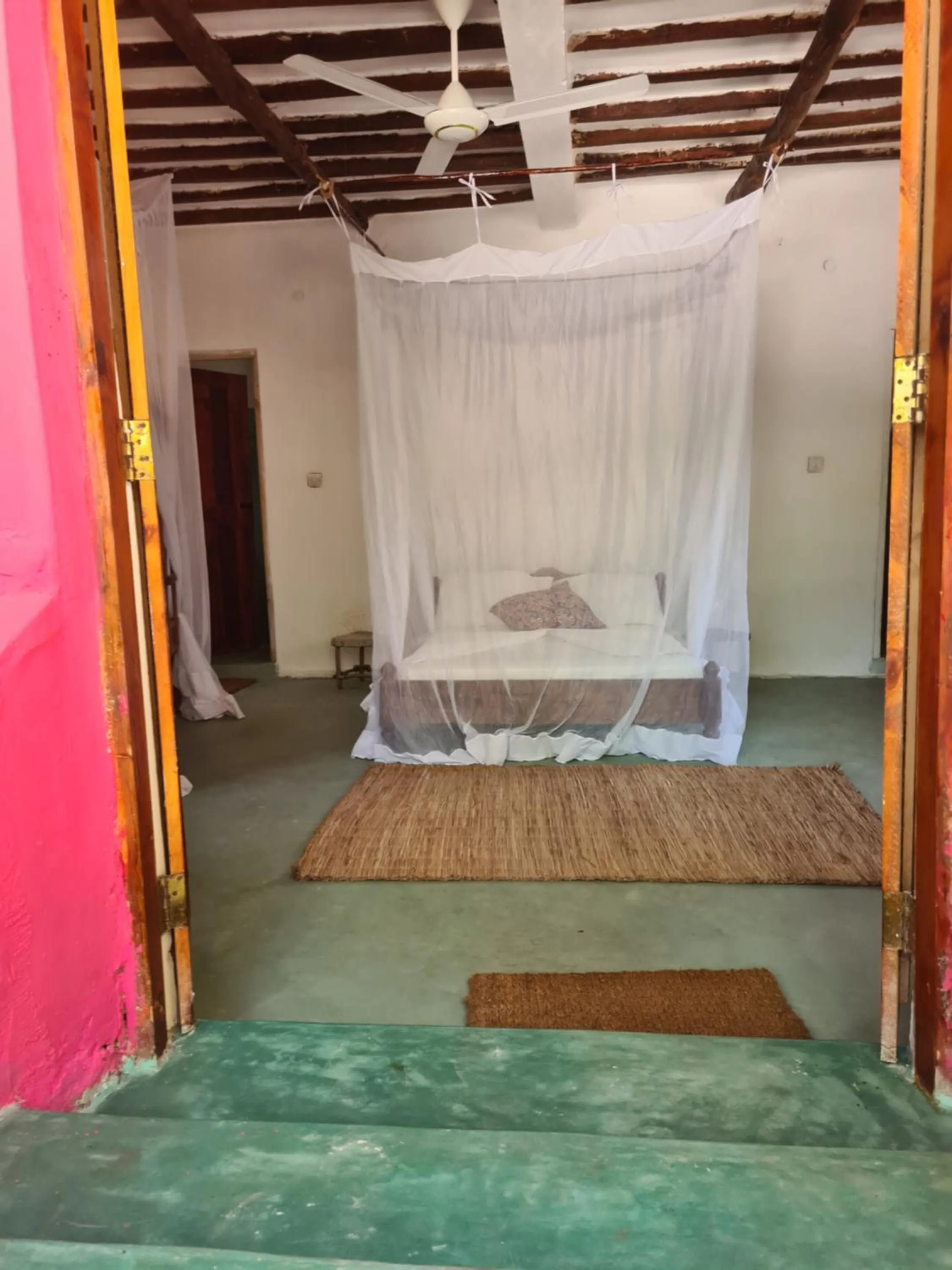 Bedroom, Bed in Evergreen Bungalows