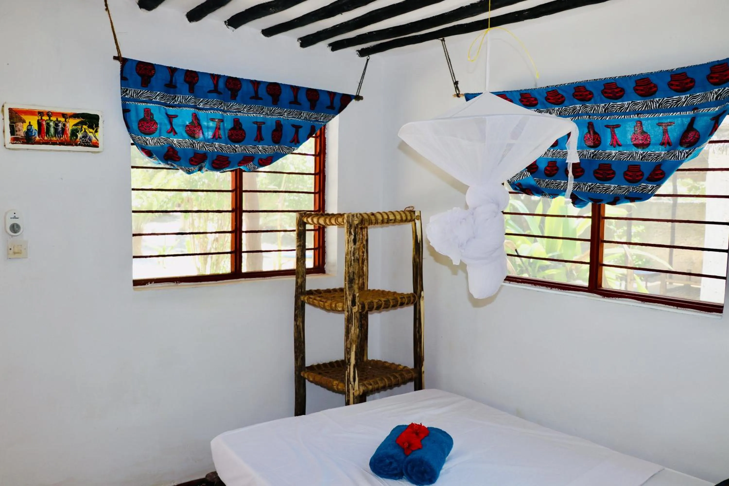 Bedroom, Bed in Evergreen Bungalows