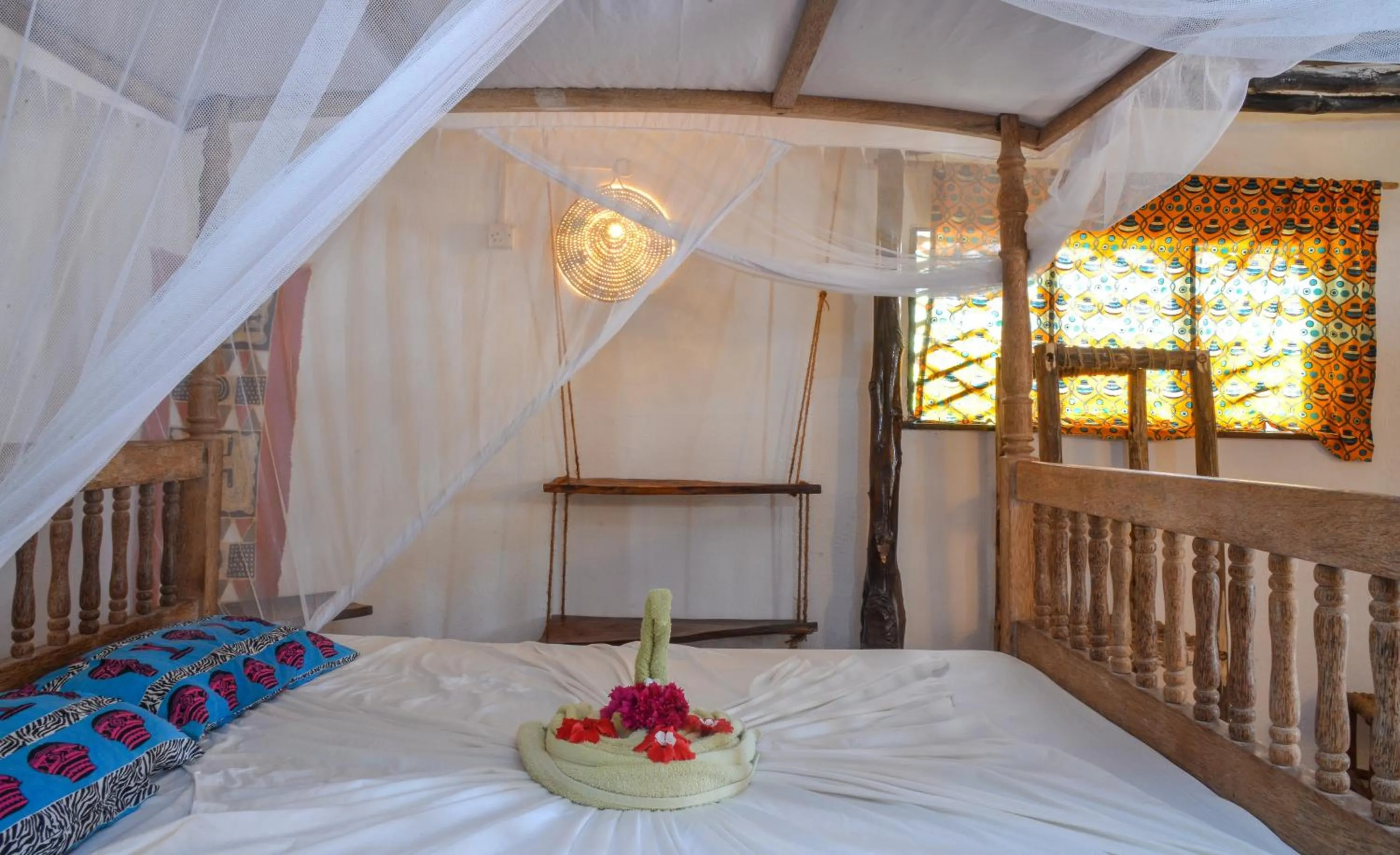 Bedroom, Bed in Evergreen Bungalows