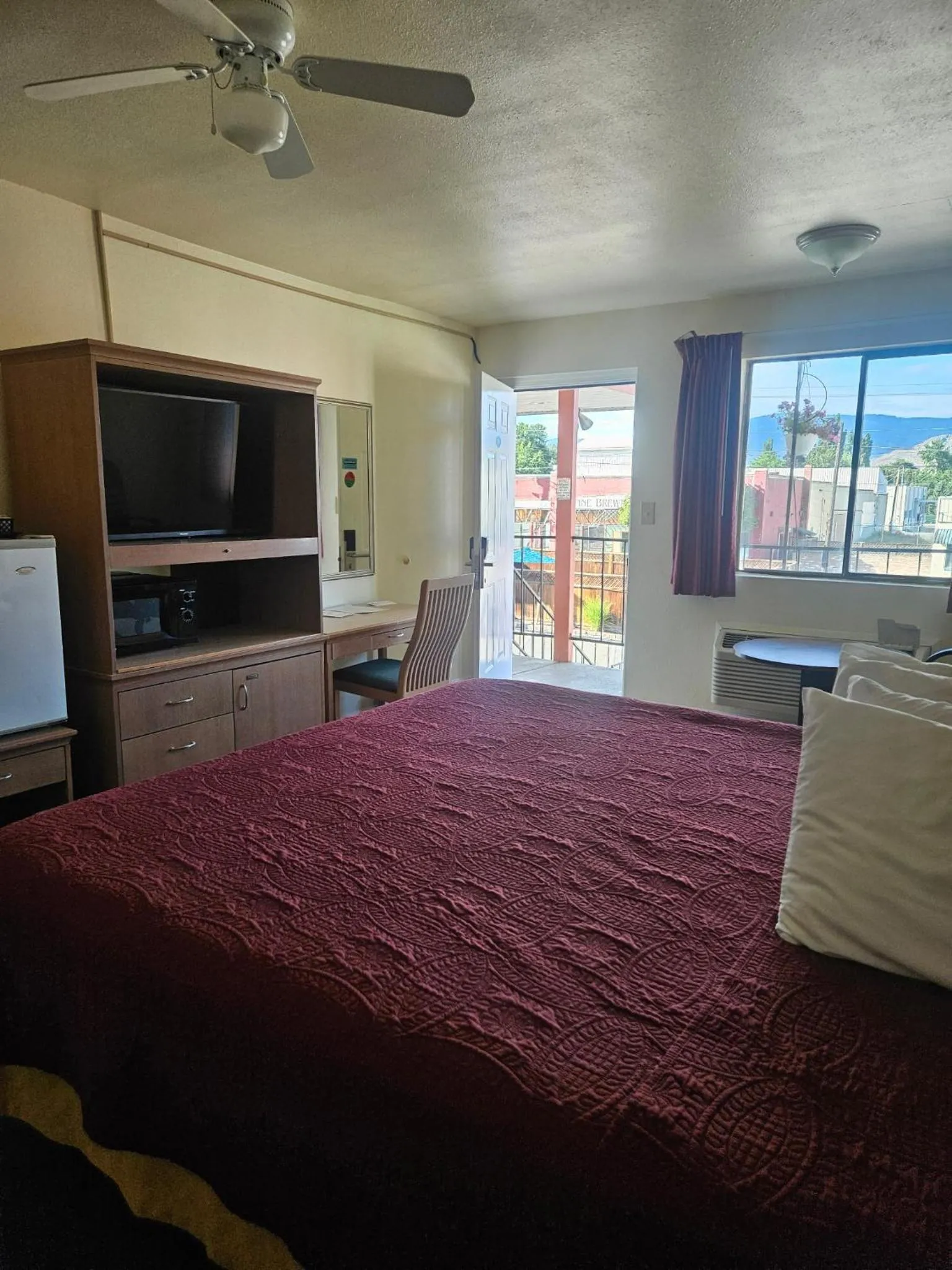King Room - single occupancy in Camaray Motel