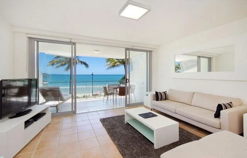 Fairshore 28 Beachfront Escape
