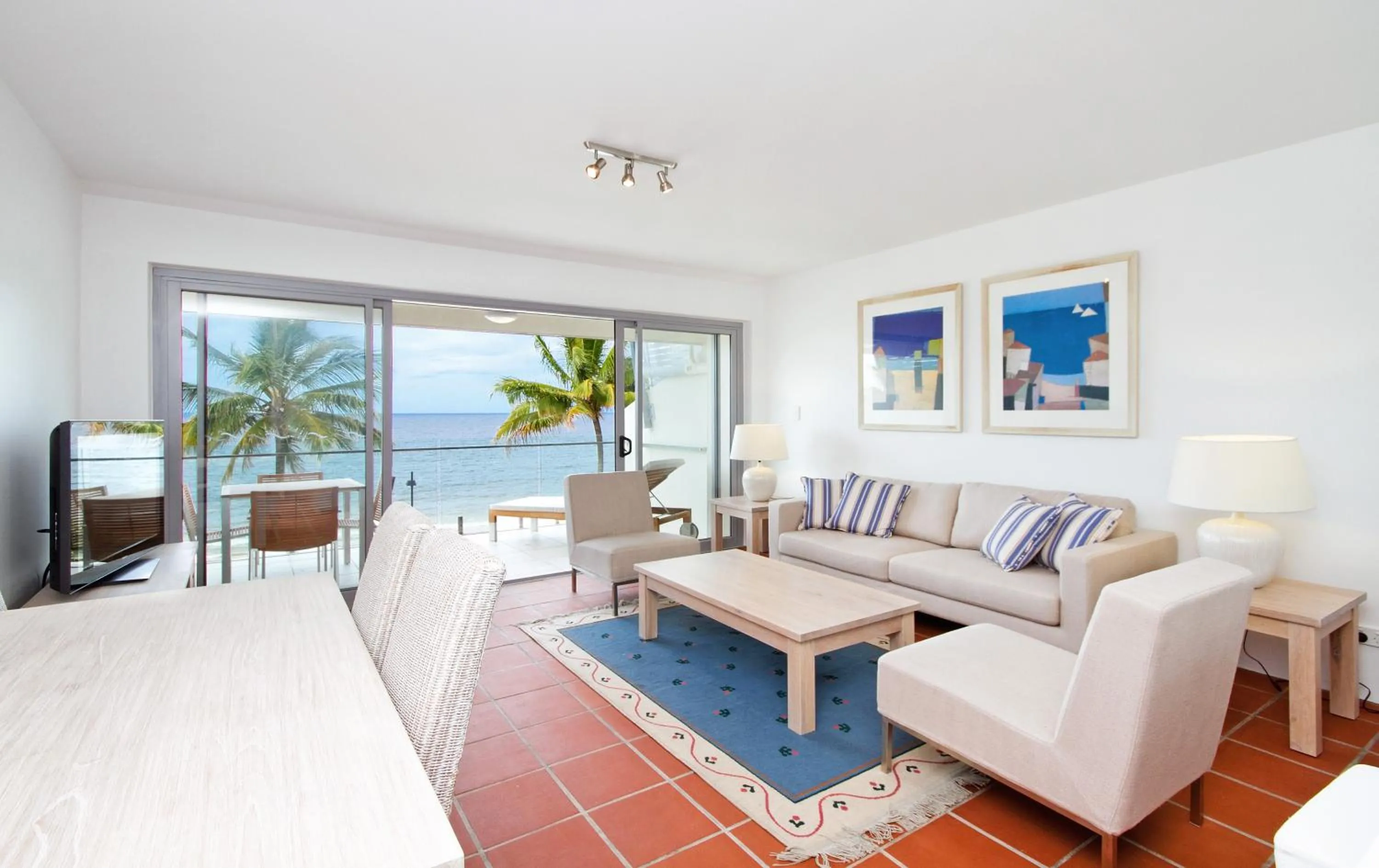 Fairshore 38 Beachfront Balcony