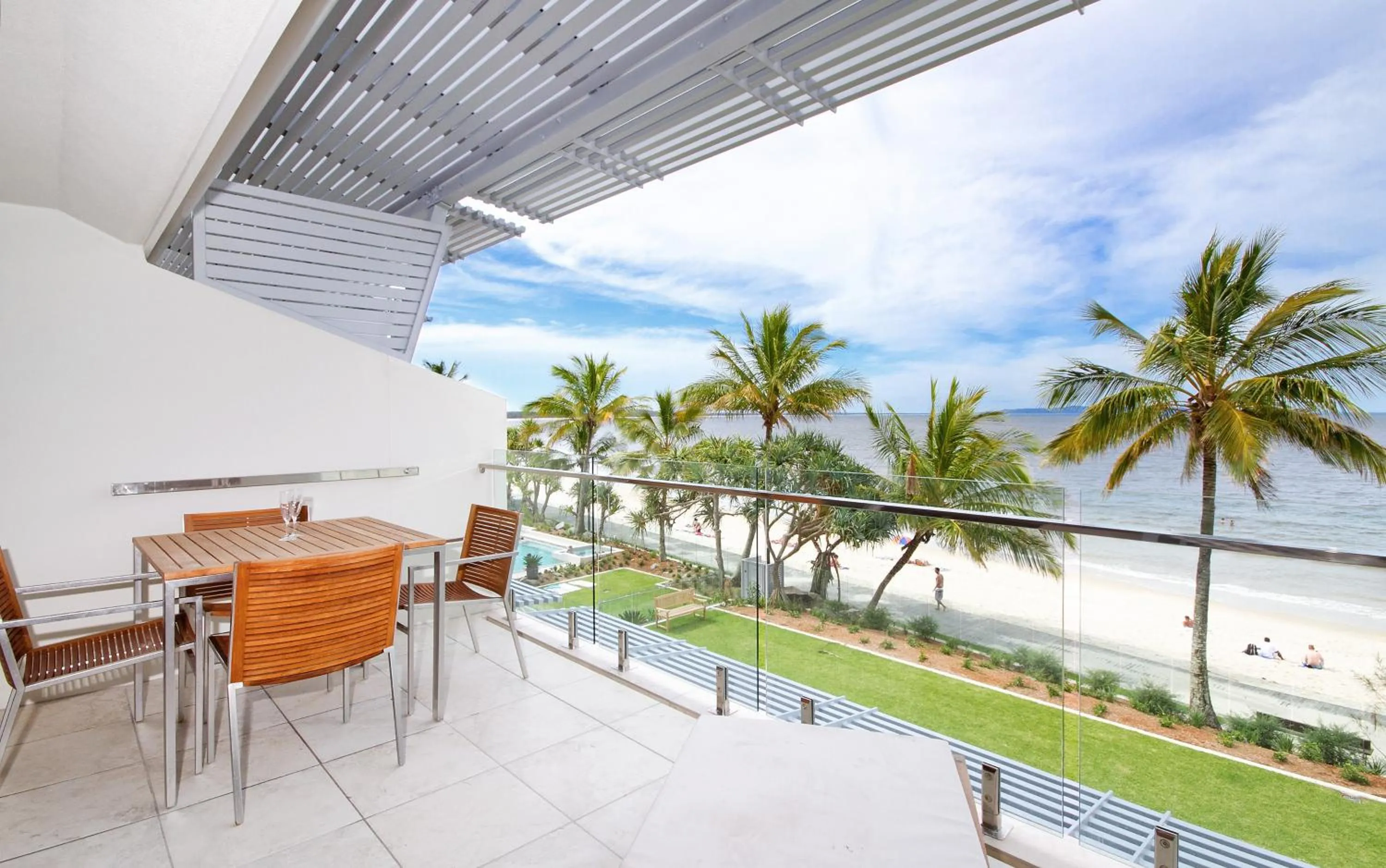 Fairshore 38 Beachfront Balcony