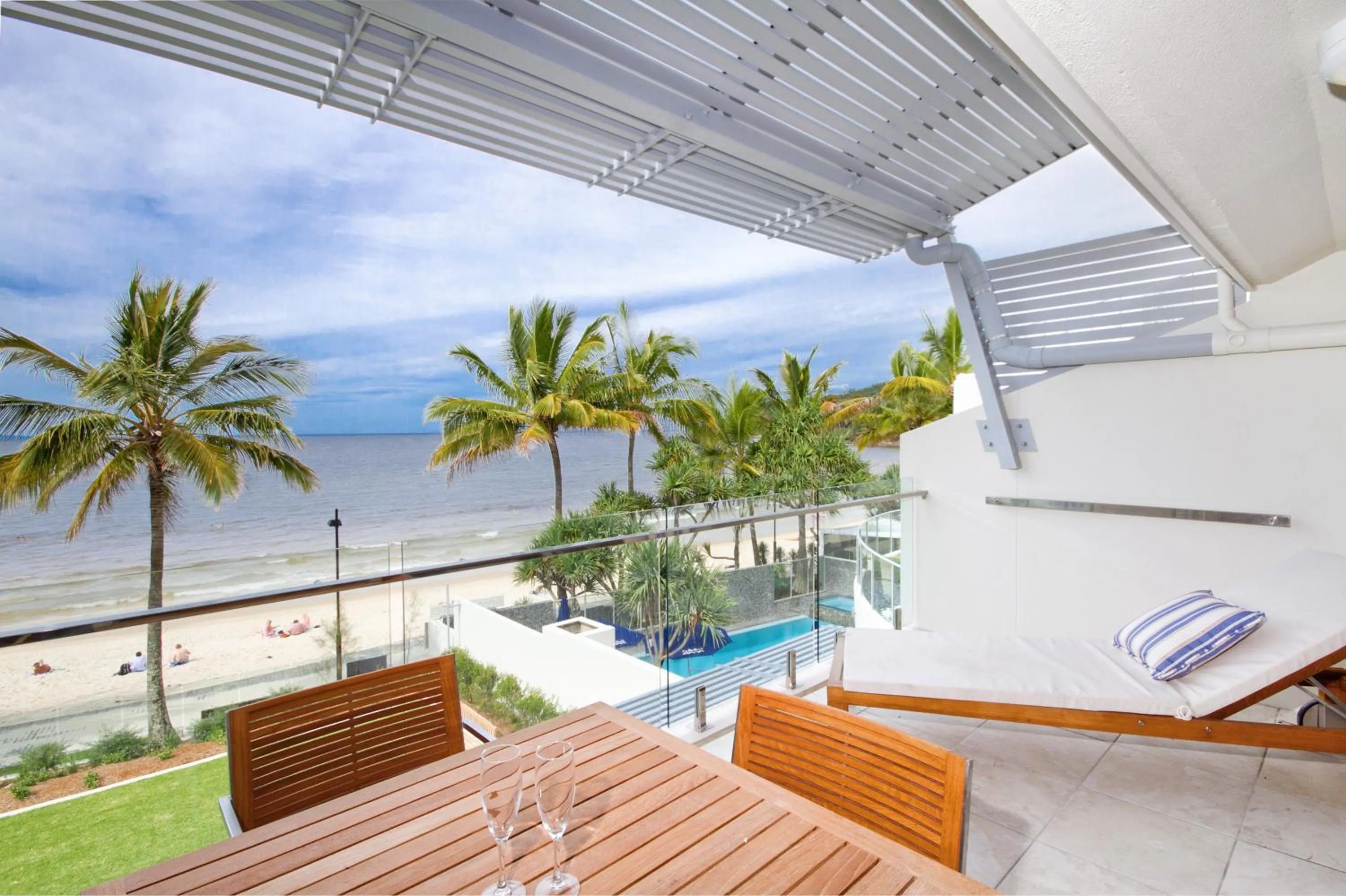 Fairshore 38 Beachfront Balcony