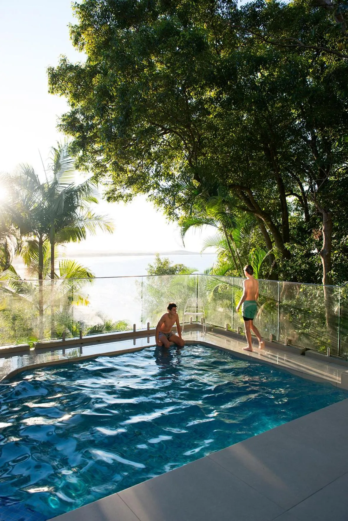 Hastings Park: Luxury Penthouse, Private Pool & Views