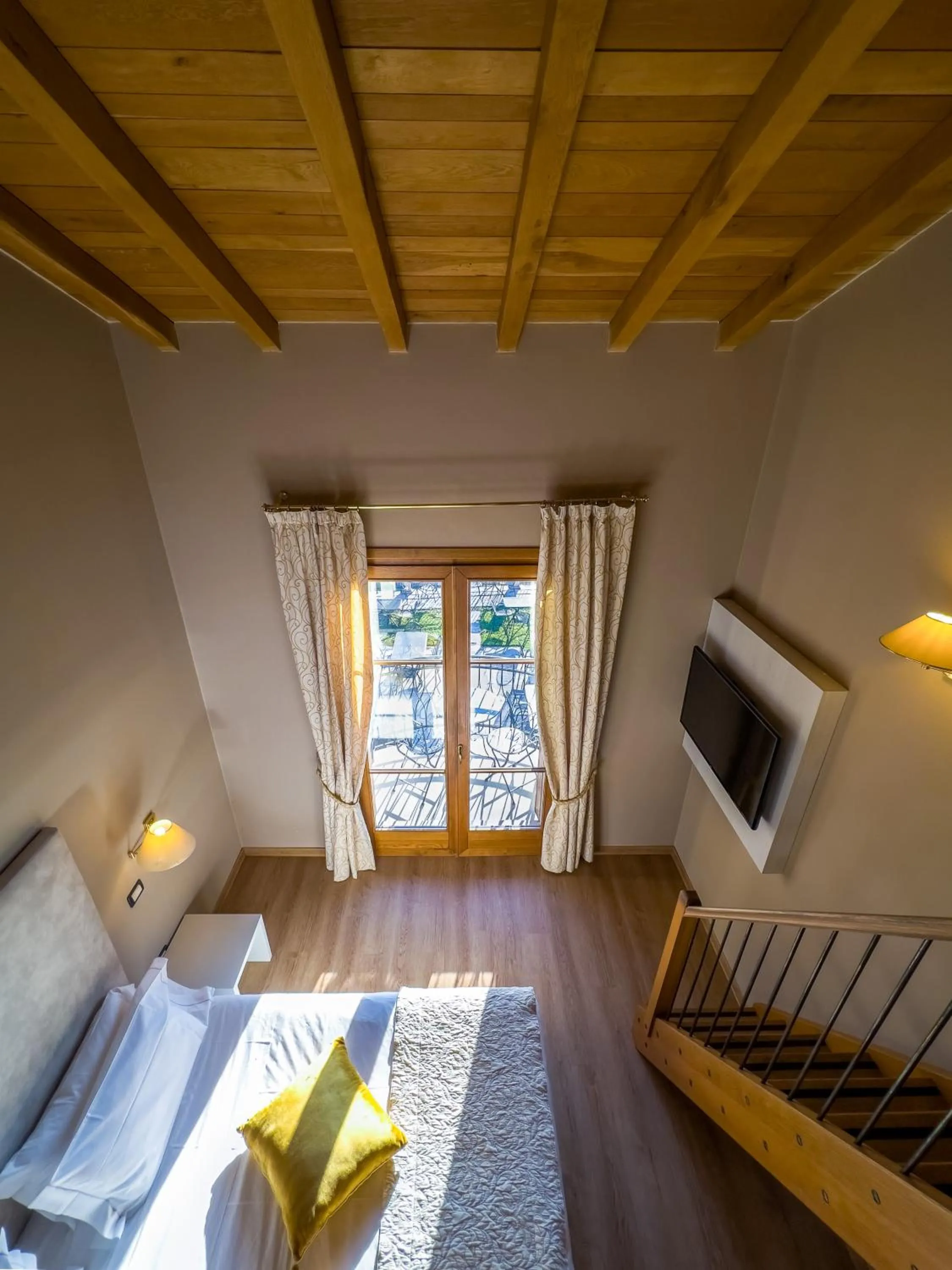 TV and multimedia in Hotel Villa Maria Au Lac - Estella Hotels Italia