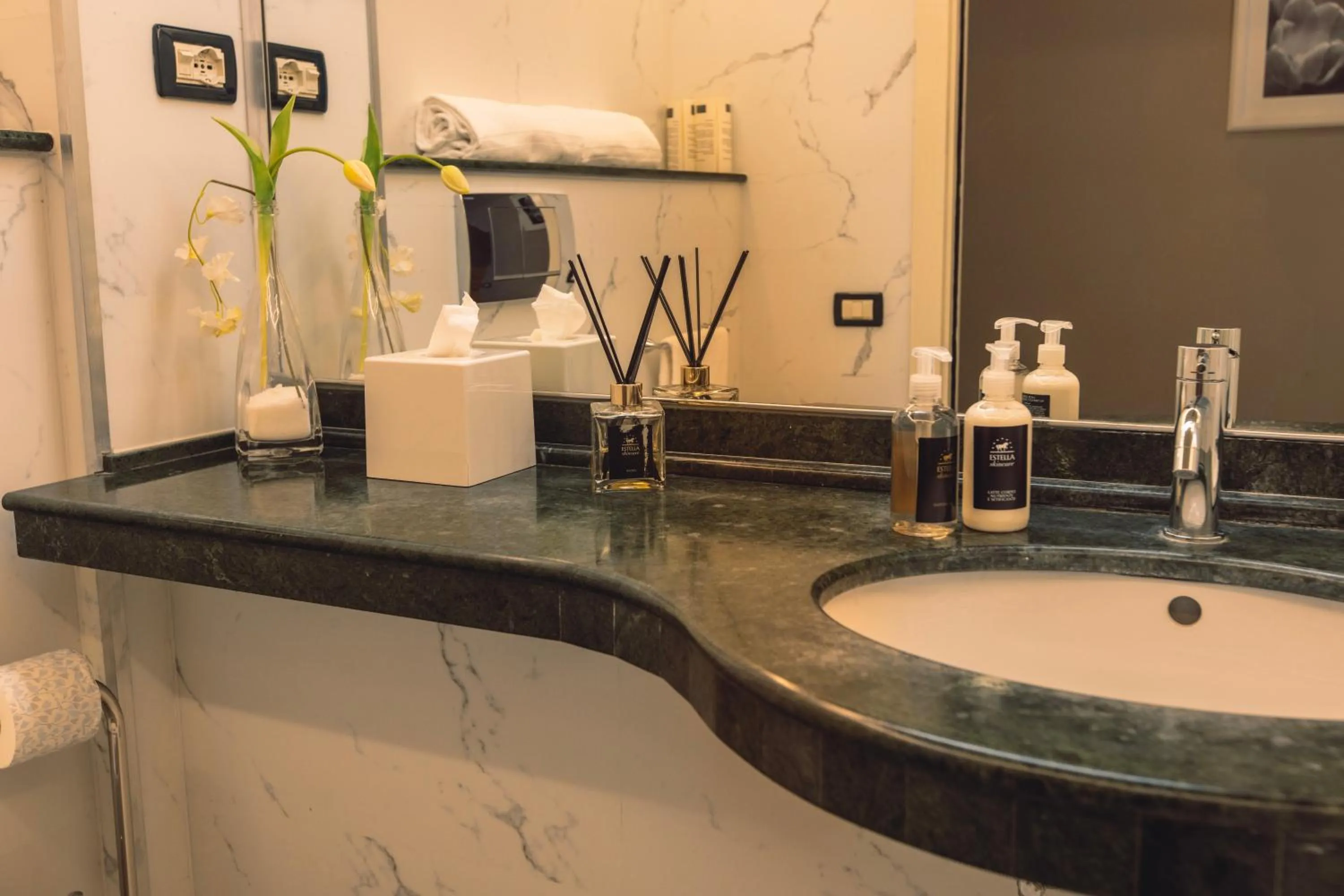 Bathroom in Hotel Villa Maria Au Lac - Estella Hotels Italia