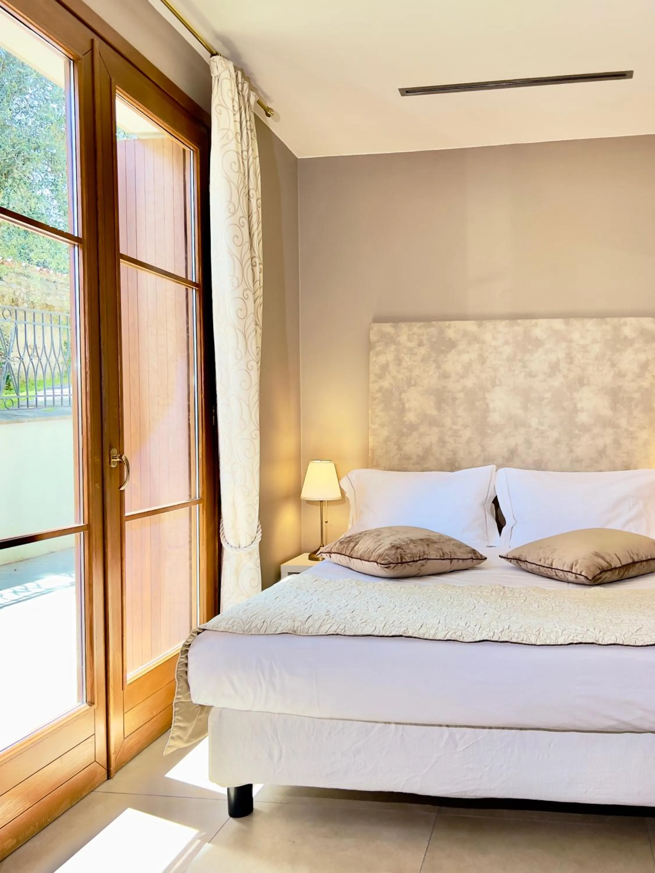 Bedroom in Hotel Villa Maria Au Lac - Estella Hotels Italia