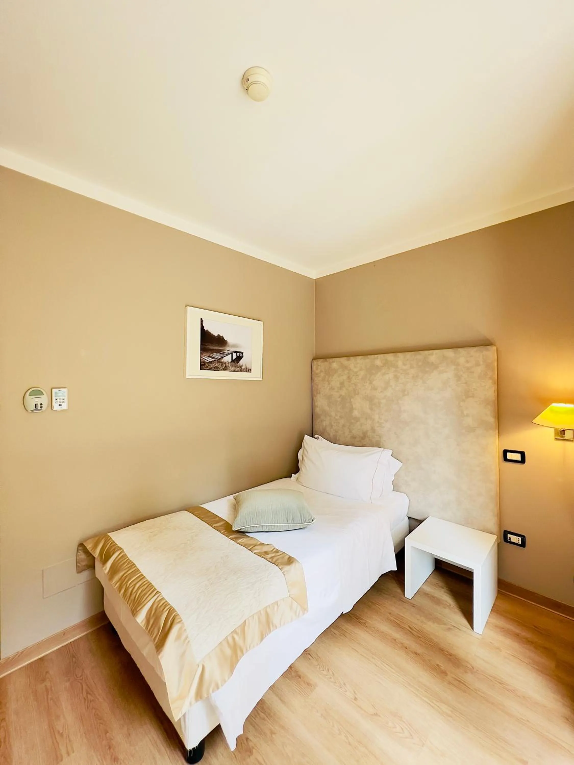 Bed in Hotel Villa Maria Au Lac - Estella Hotels Italia